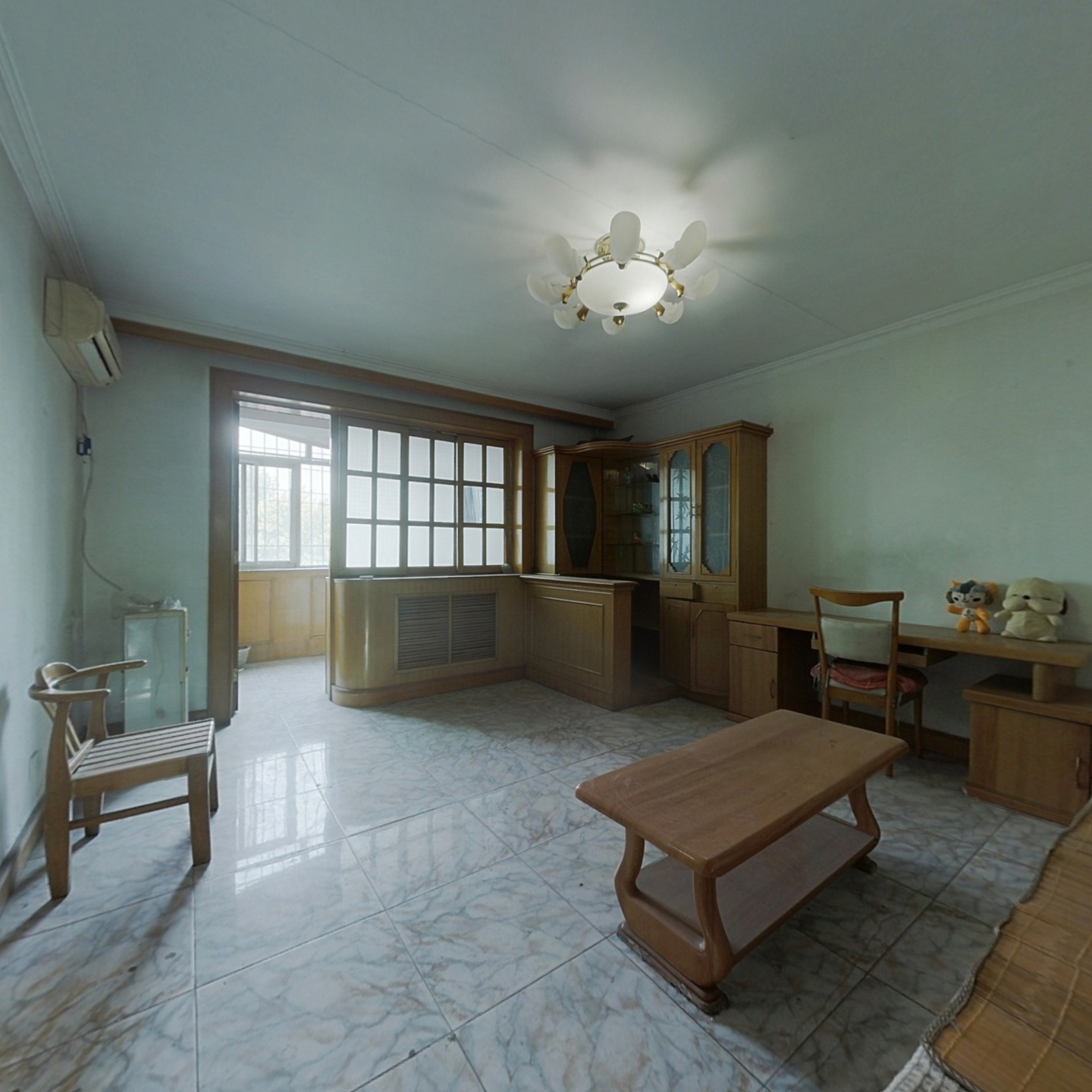 此房满五，简装，小区安静，地理位置好，居住舒适，