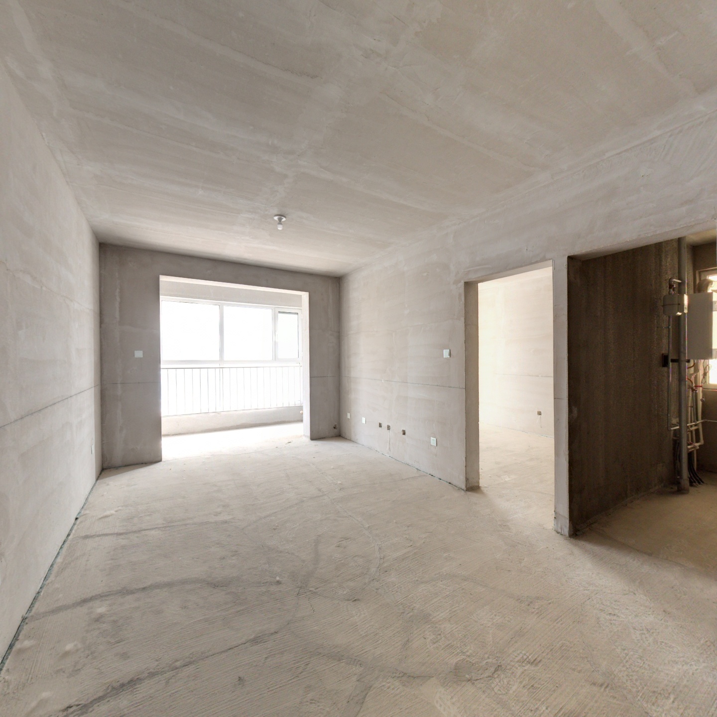 19年交房的，楼龄很新，楼间距大户型好