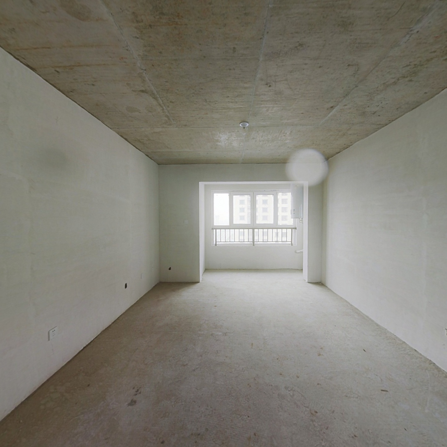 房本满二，毛坯随意装修。楼层好户型好