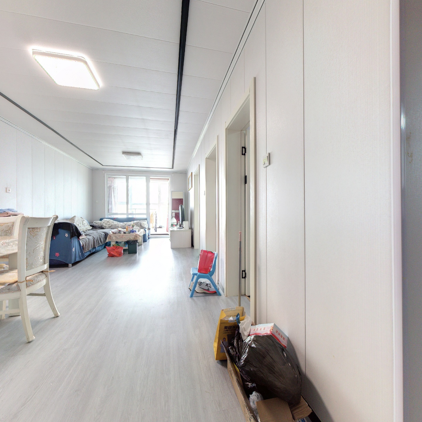 业主诚心出售，位置优越，采光充足。