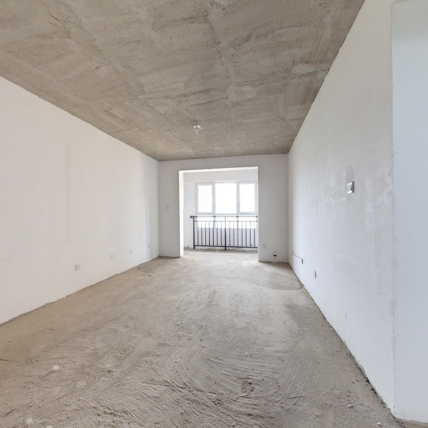 南北通透格局，通风效果好，中间楼层，采光视野好