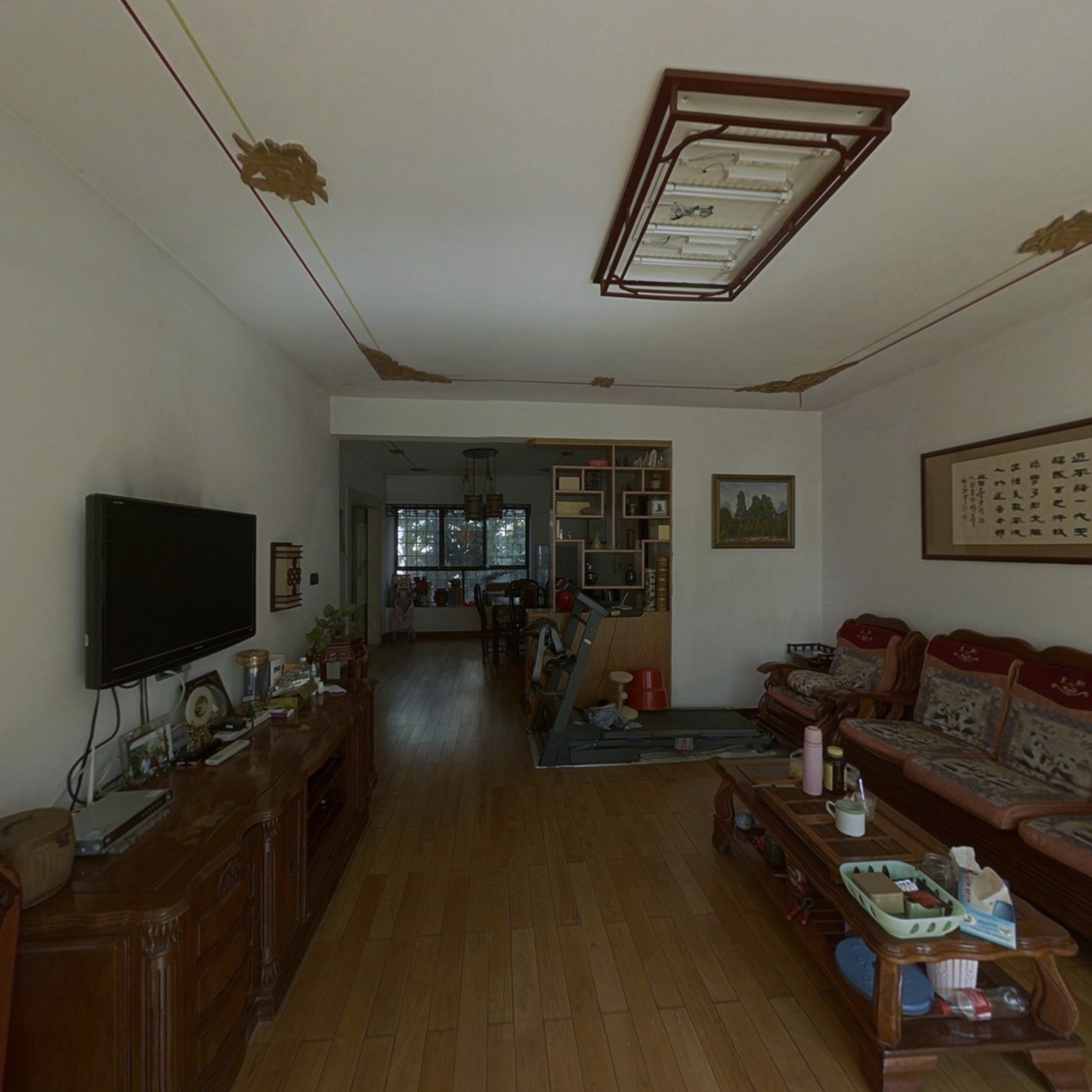 这套房的位置好，精装修，领包入住的，离桂林北站十分