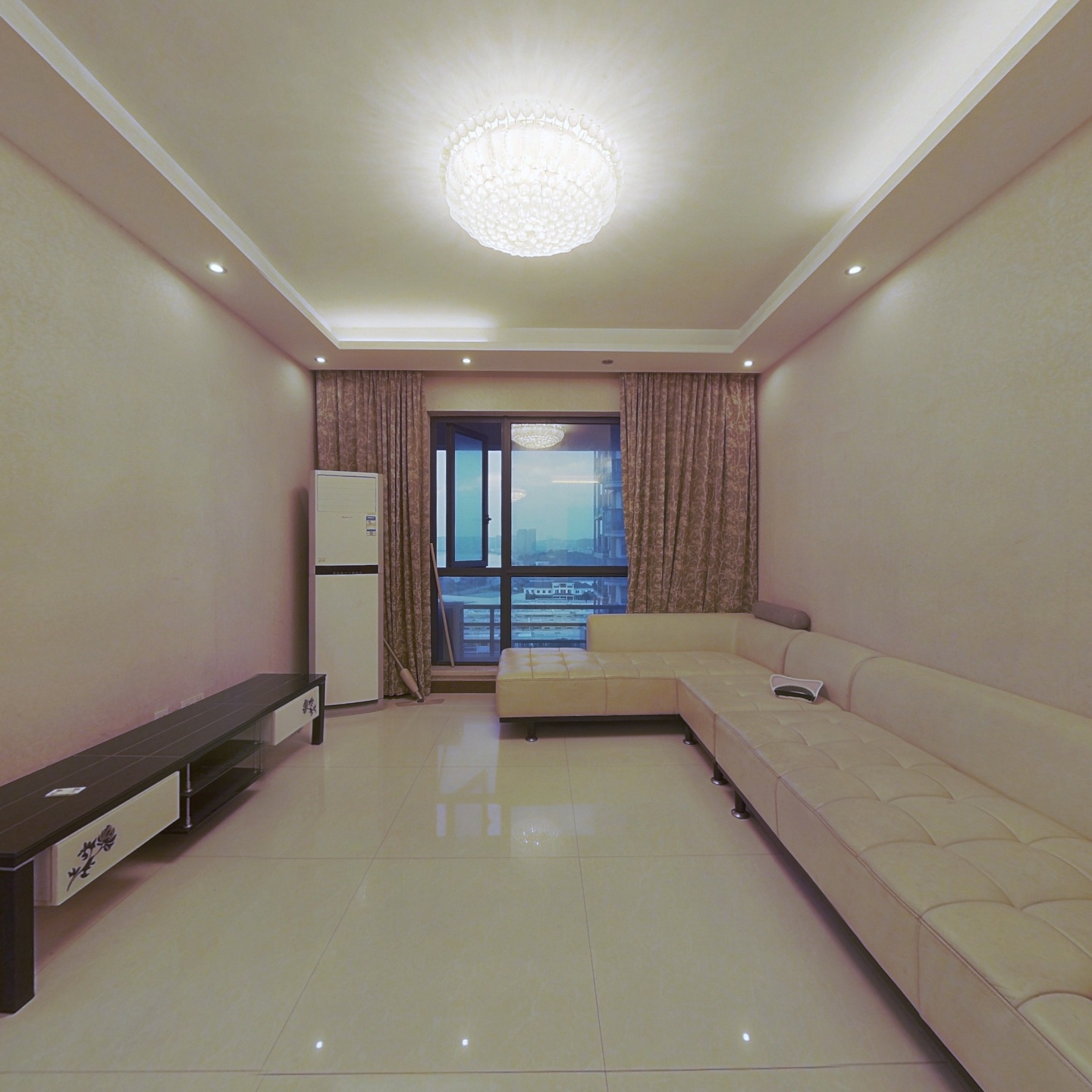 金域三江温馨二居室，环境优美，户型正气，视野开阔！