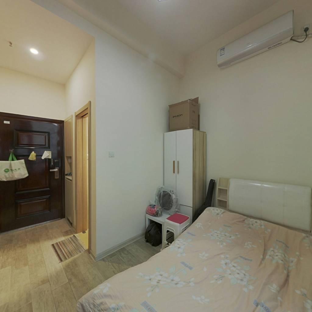 湘江边复式公寓 舒适边户 业主诚意出售。