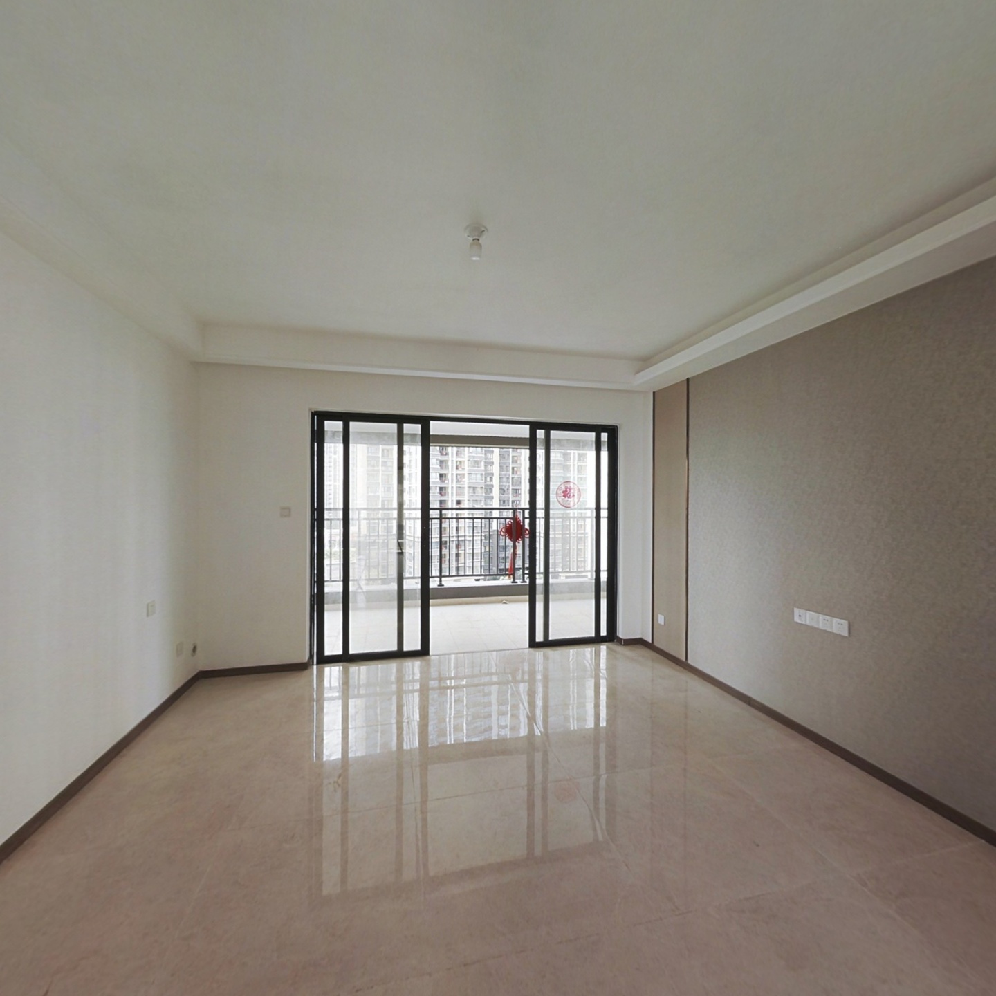 滨江公园 标准4房 前后大阳台 4.1米客厅
