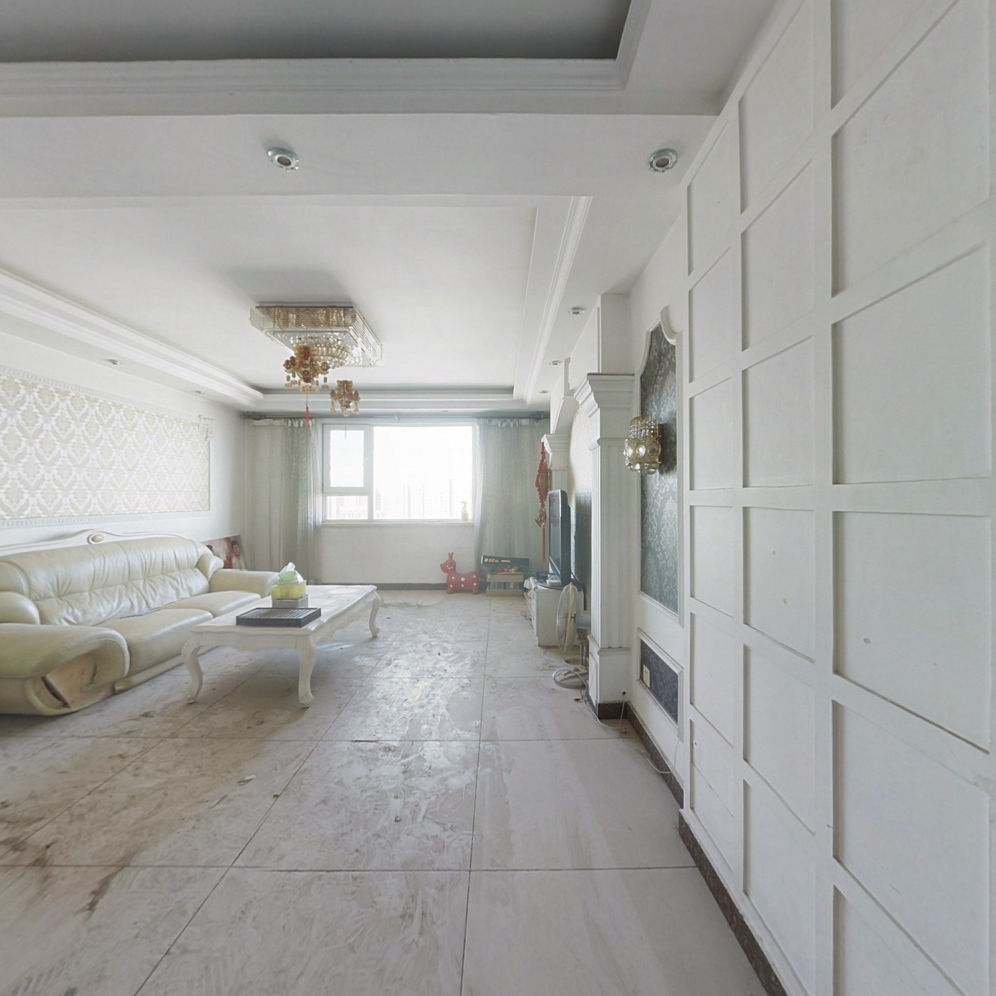 室云景城，南北通透两居是，带装修，房本满五