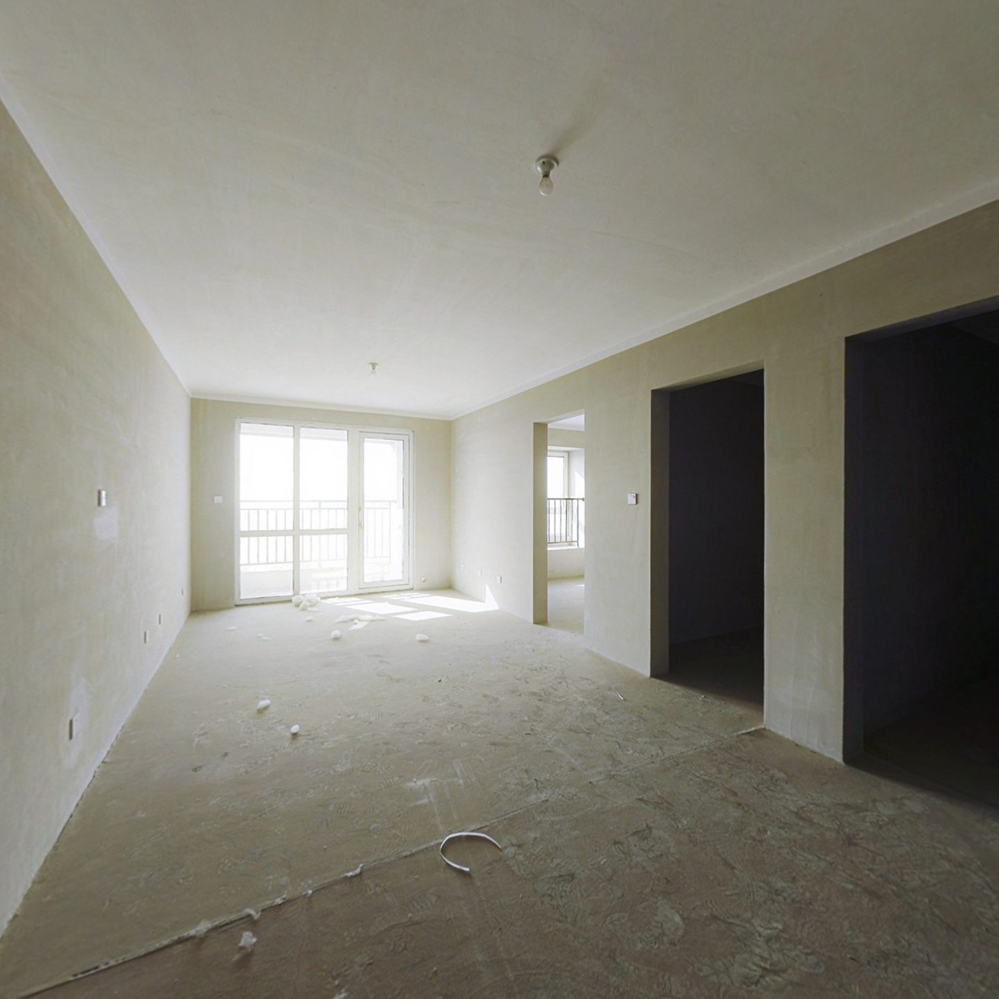 动车站旁 纯阳两居 诚意出售 ,房本以下。