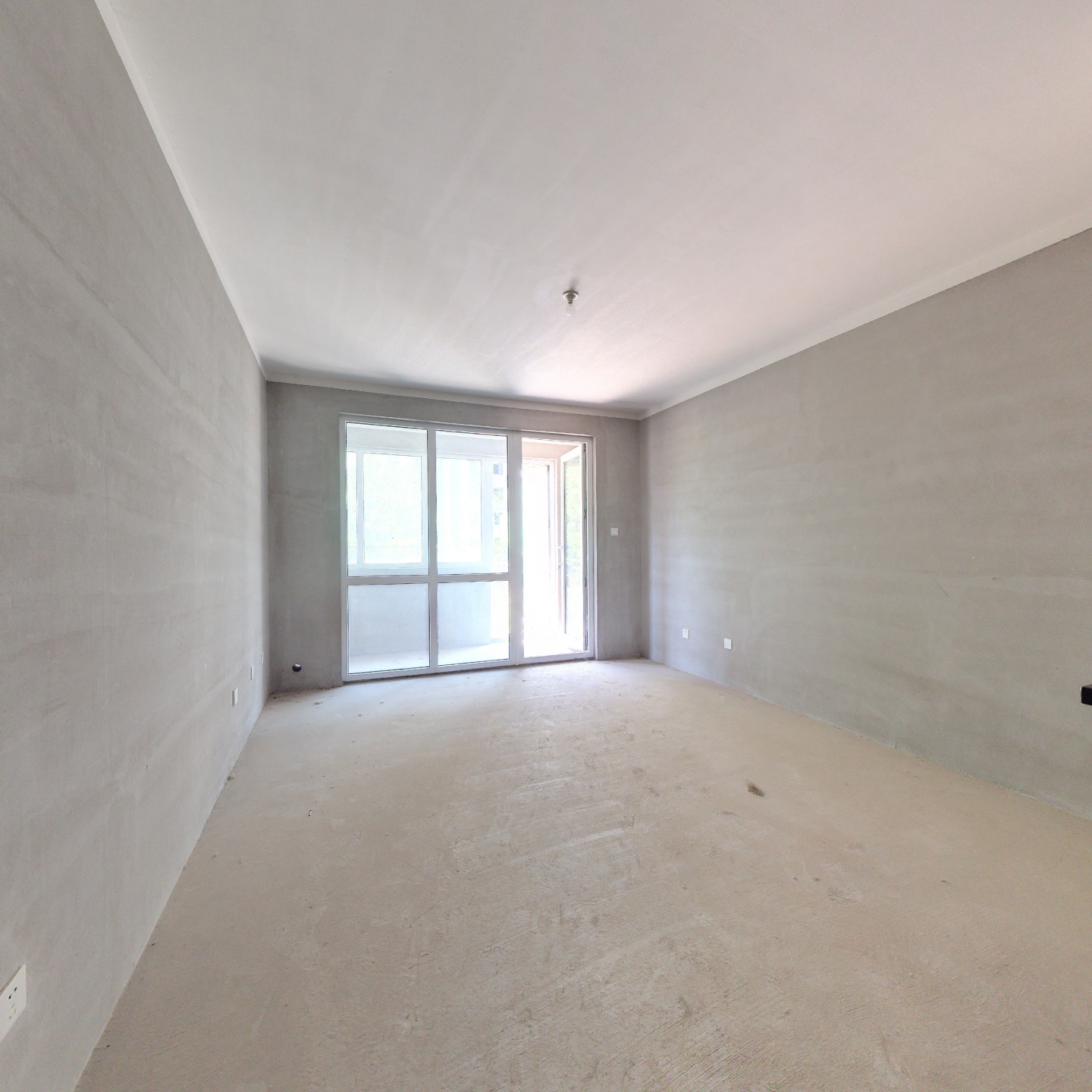 高铁华融现代城，一层带院子，外加50平下跃