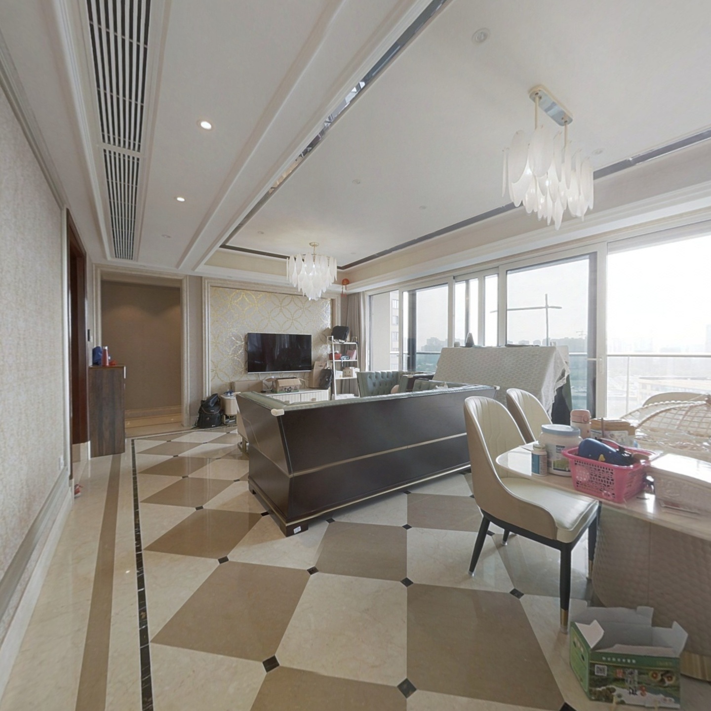 滨江开发建设客厅卧室双阳台朝南小区景观品牌家具。