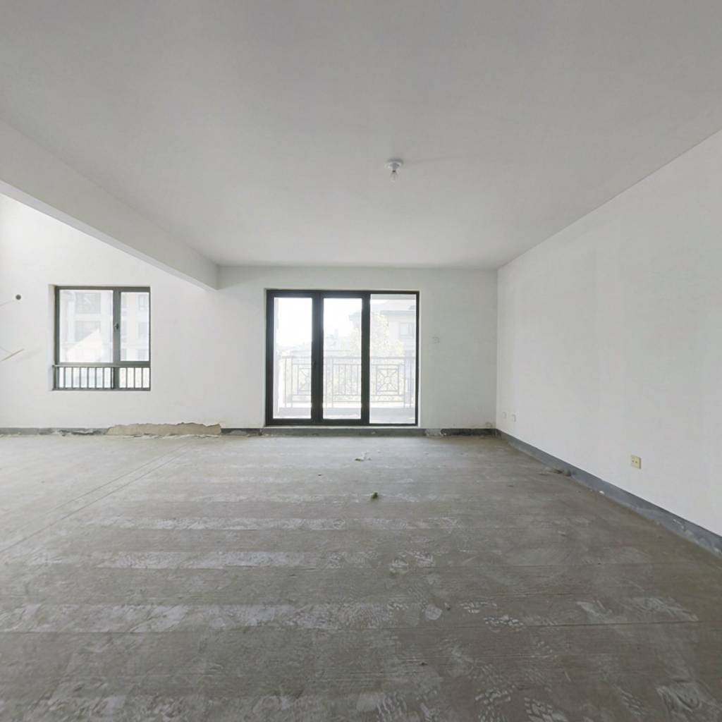 绿城百合公寓春云苑4跃5复式，中间位置，视野宽阔。
