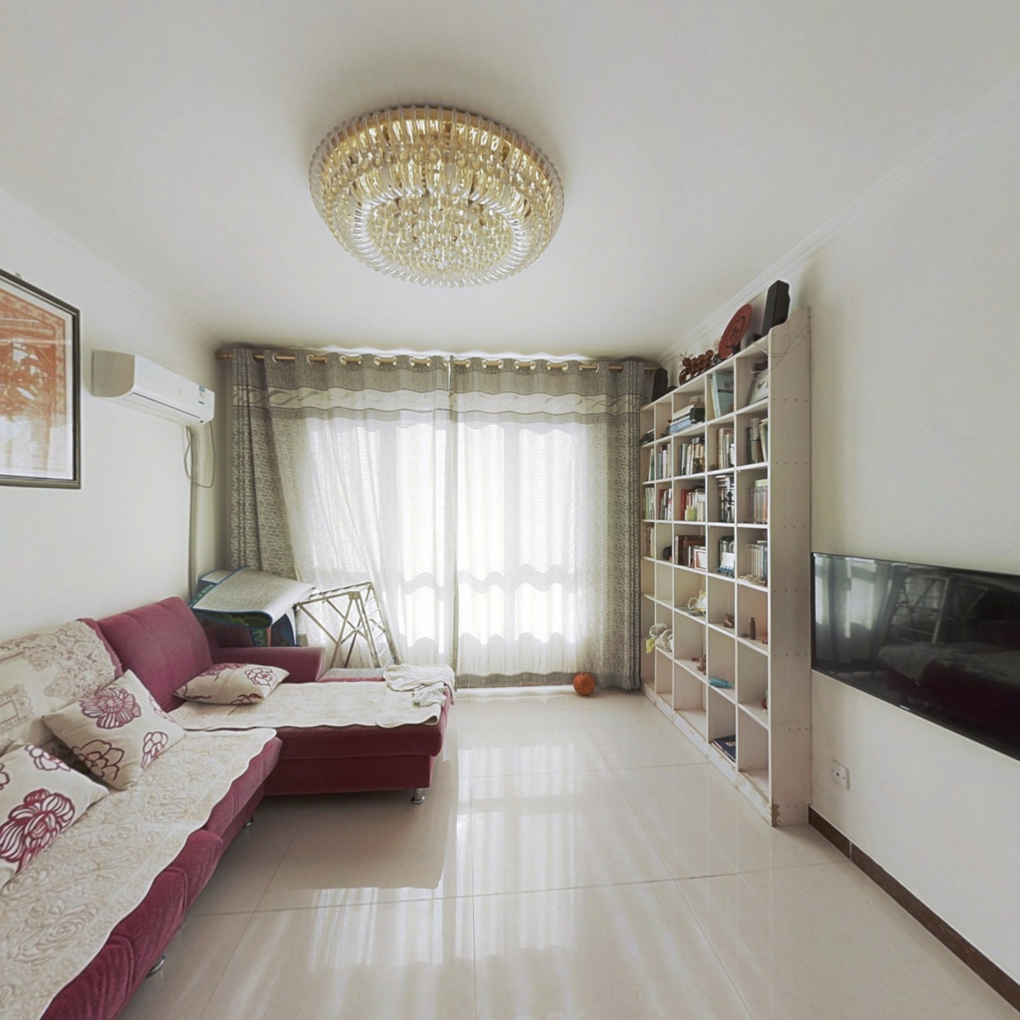 中间楼层，朝南两居，小区环境好