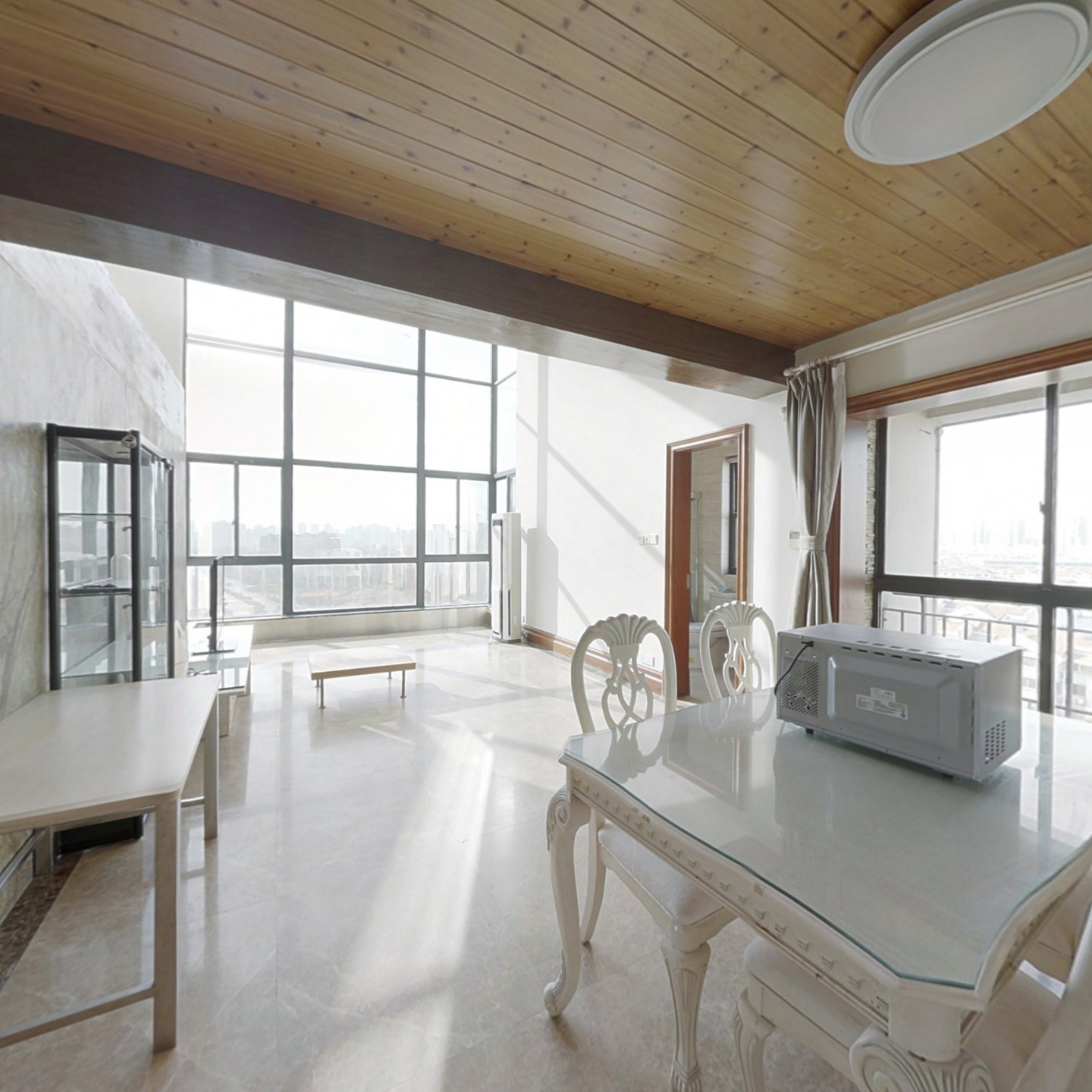 精装顶复 带中 央空调地暖 客厅挑高8米全景落地玻璃