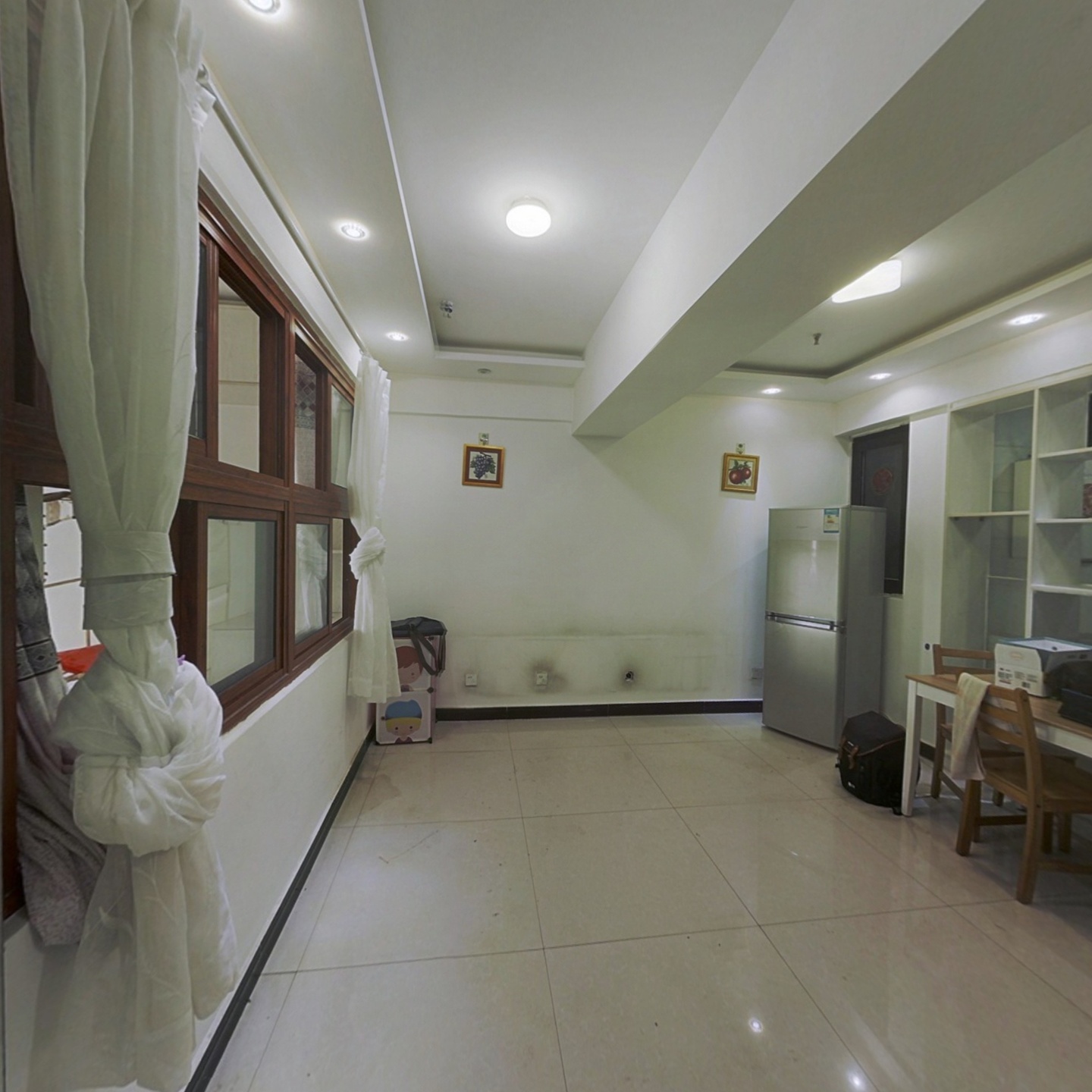 东兴北街两居 公寓公摊小 小区位置好 配套齐