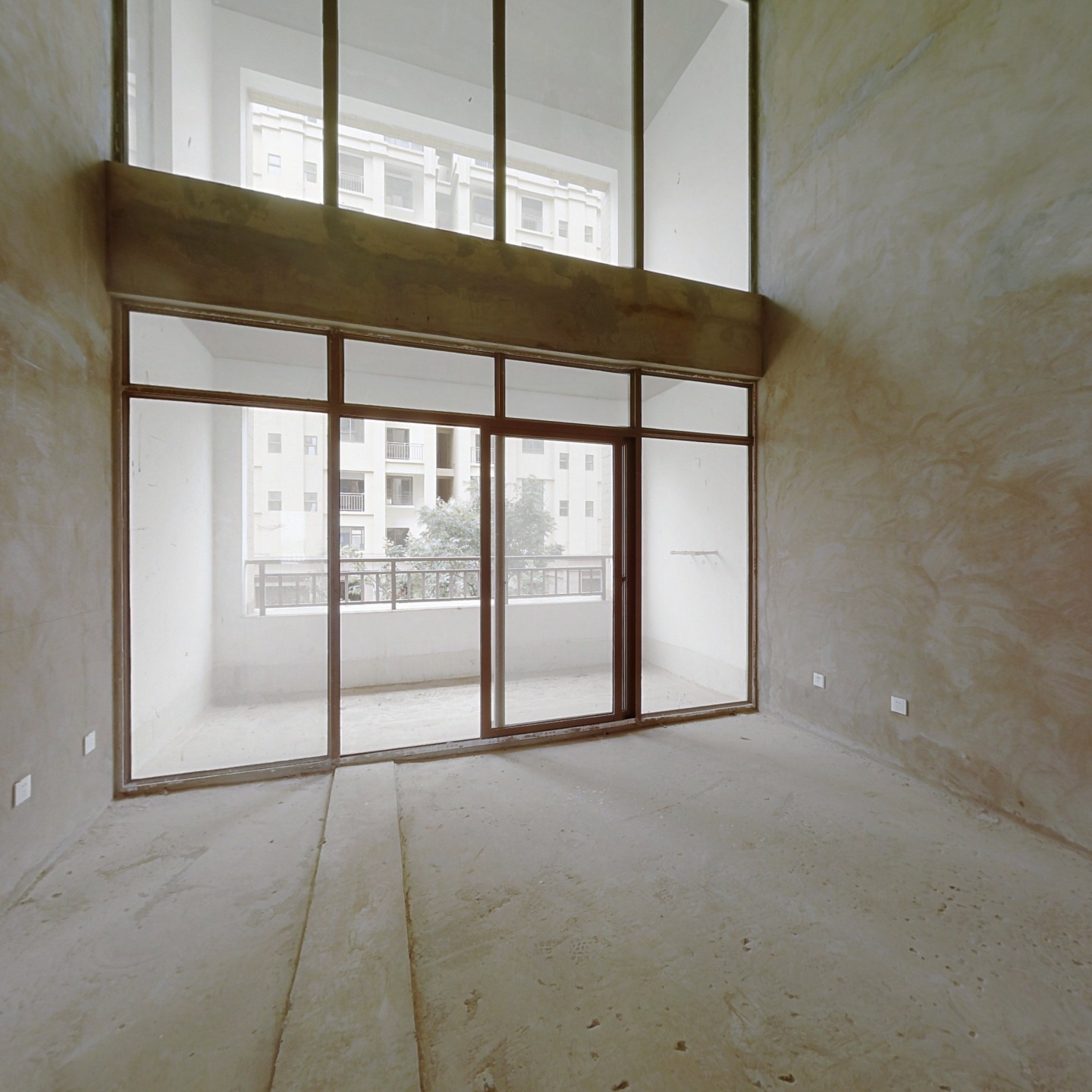 呈贡 高新水岸晴沙 毛坯 端头大跃层出售_昆明高新水岸晴沙二手房5室3