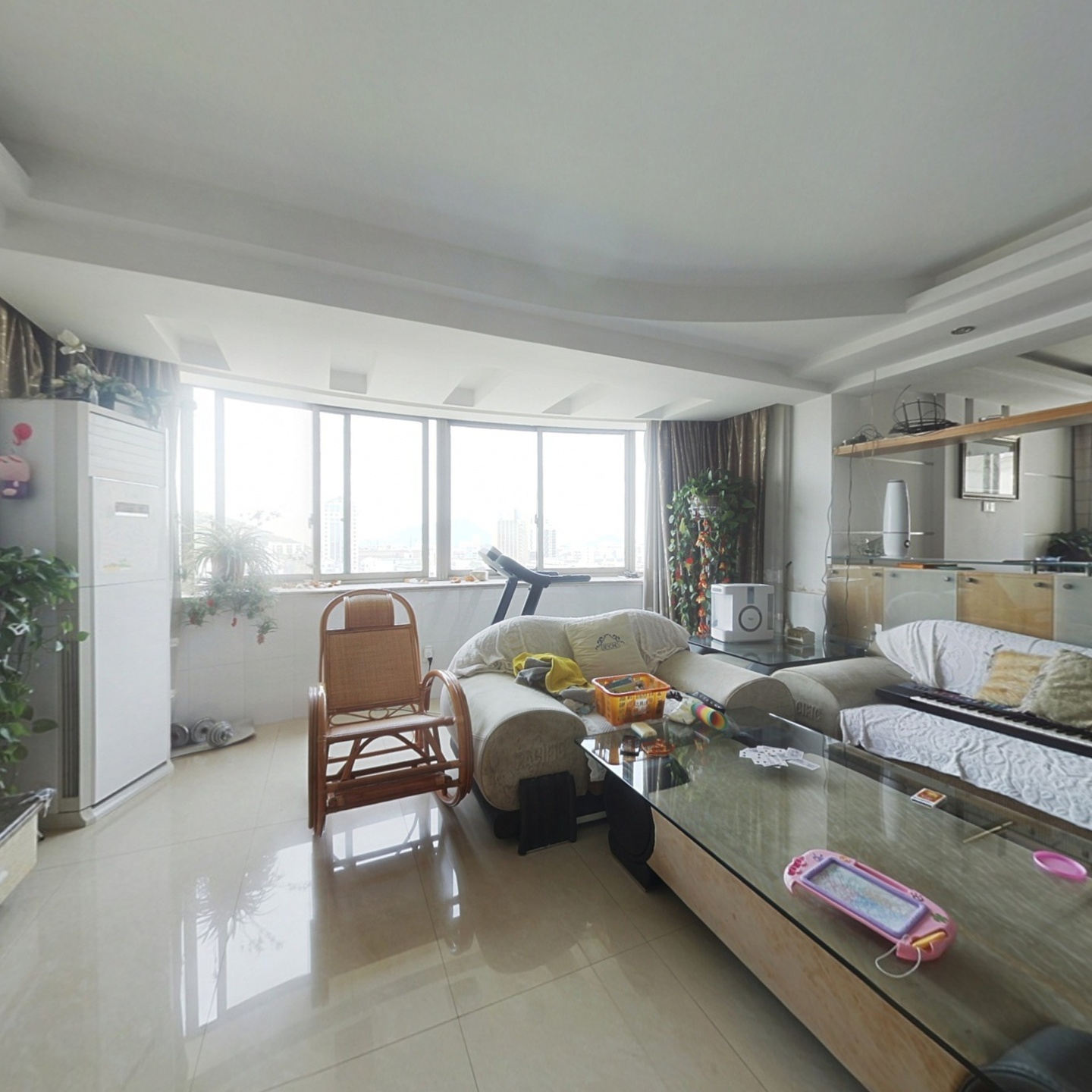 舜江名苑顶楼，230平4室2厅，格局好，环境优美。