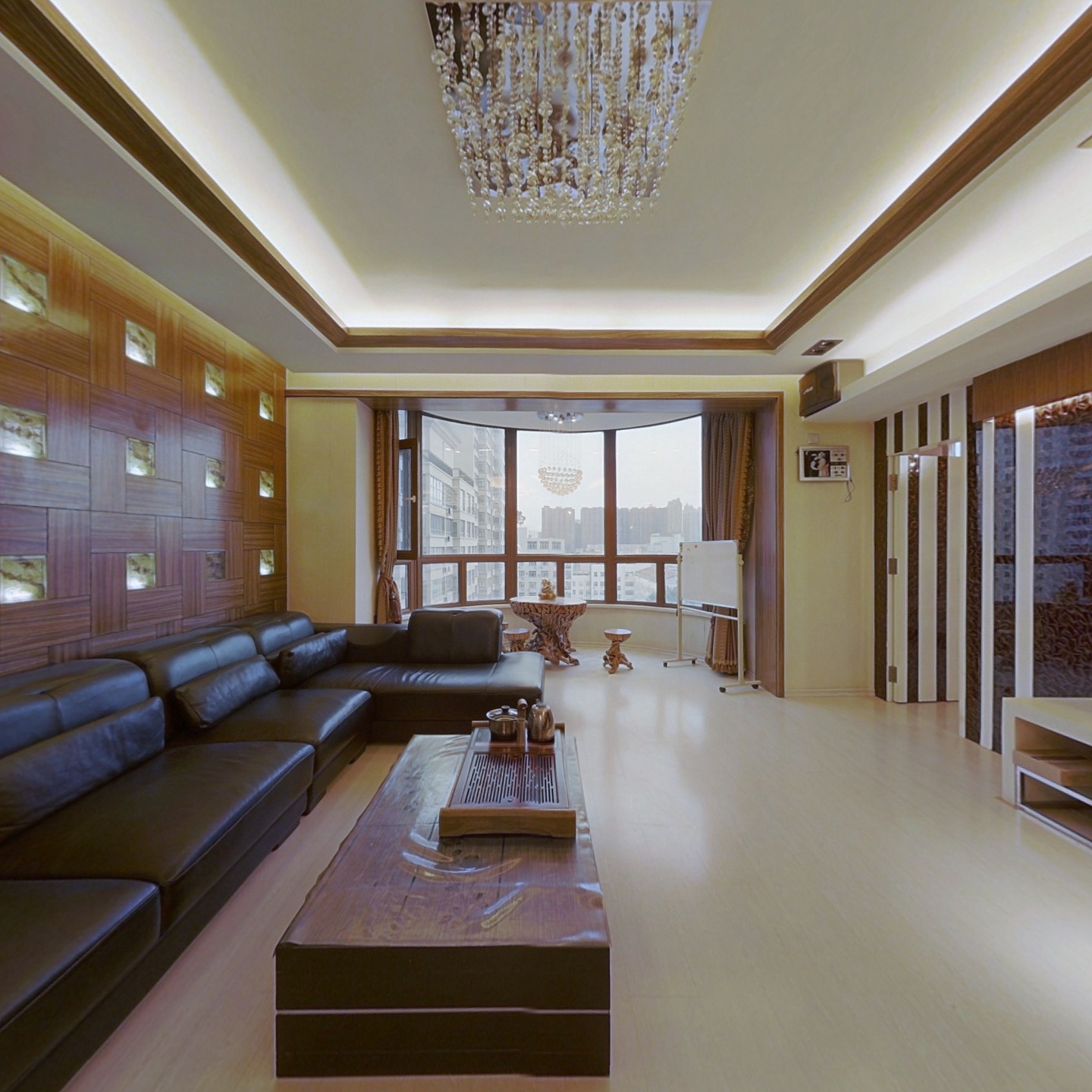 宝宇凯旋城，中间层2室精装修品牌家具家电的电梯房。