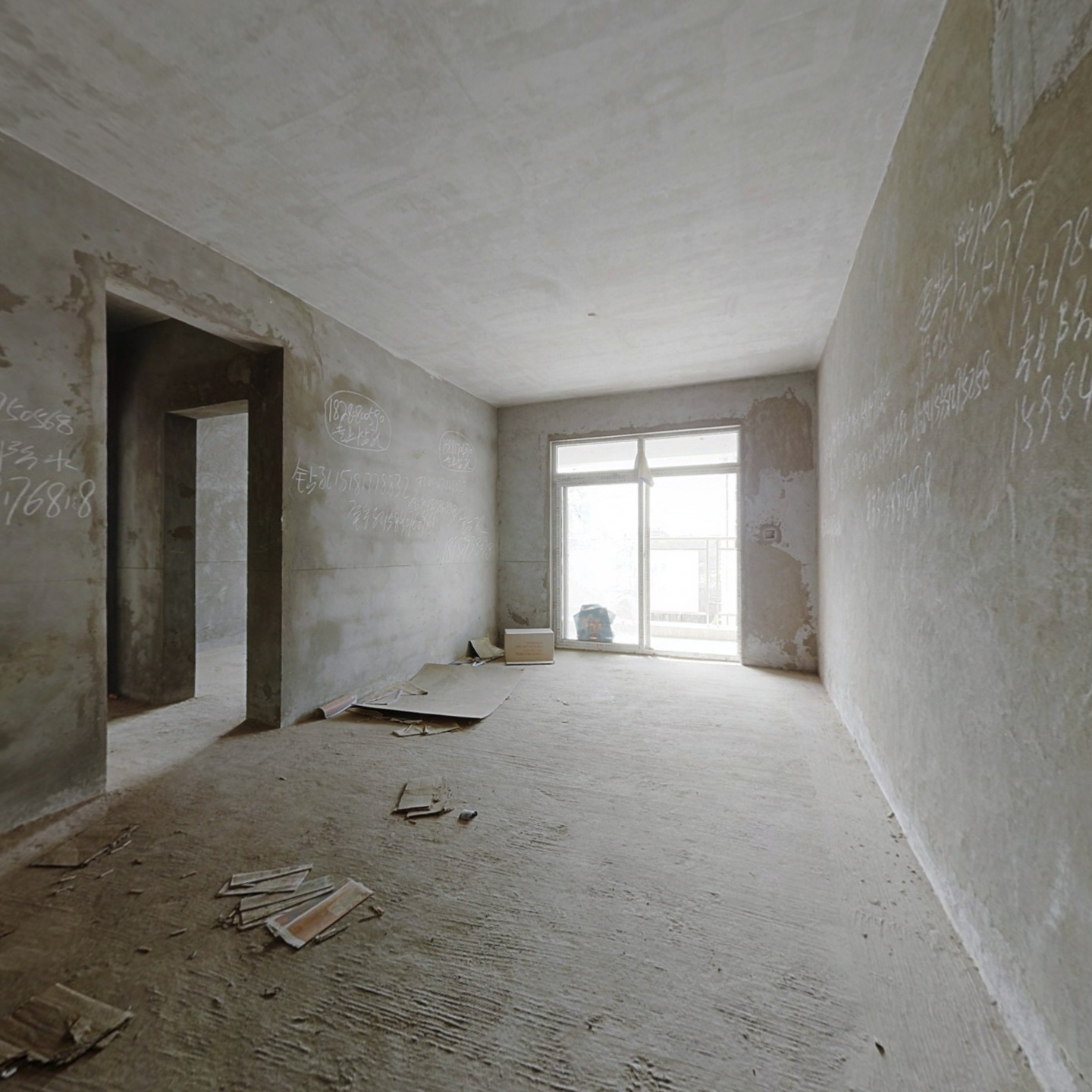 毗江大盘高坪芯,小区内外步步景.清水房,任君装.