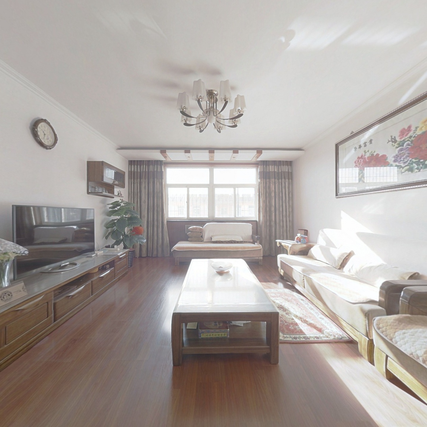 南北通透，精装修，可贷款，主路边上，有车位