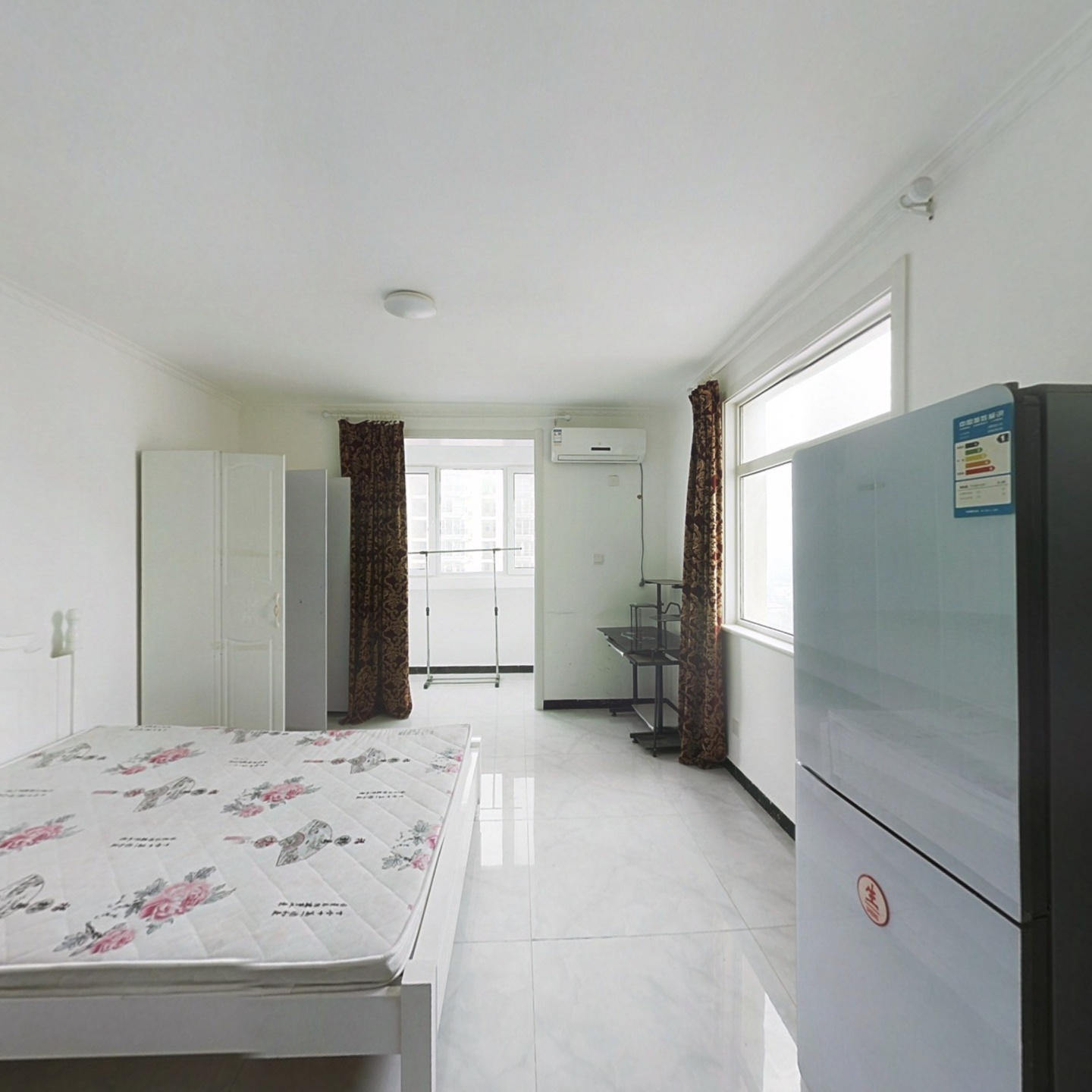 正规一居，配套齐全拎包入住，小区内有品质幼儿园