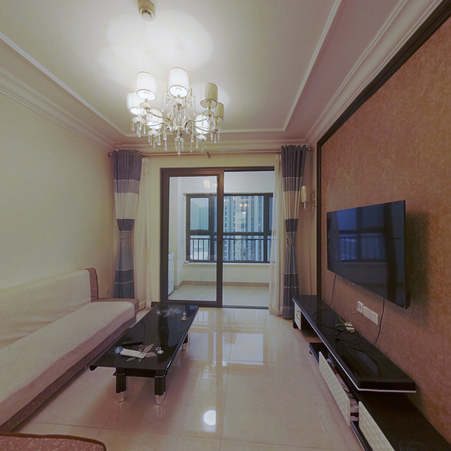 恒大城 精装修 通透户型 看房方便 有房本 可按揭