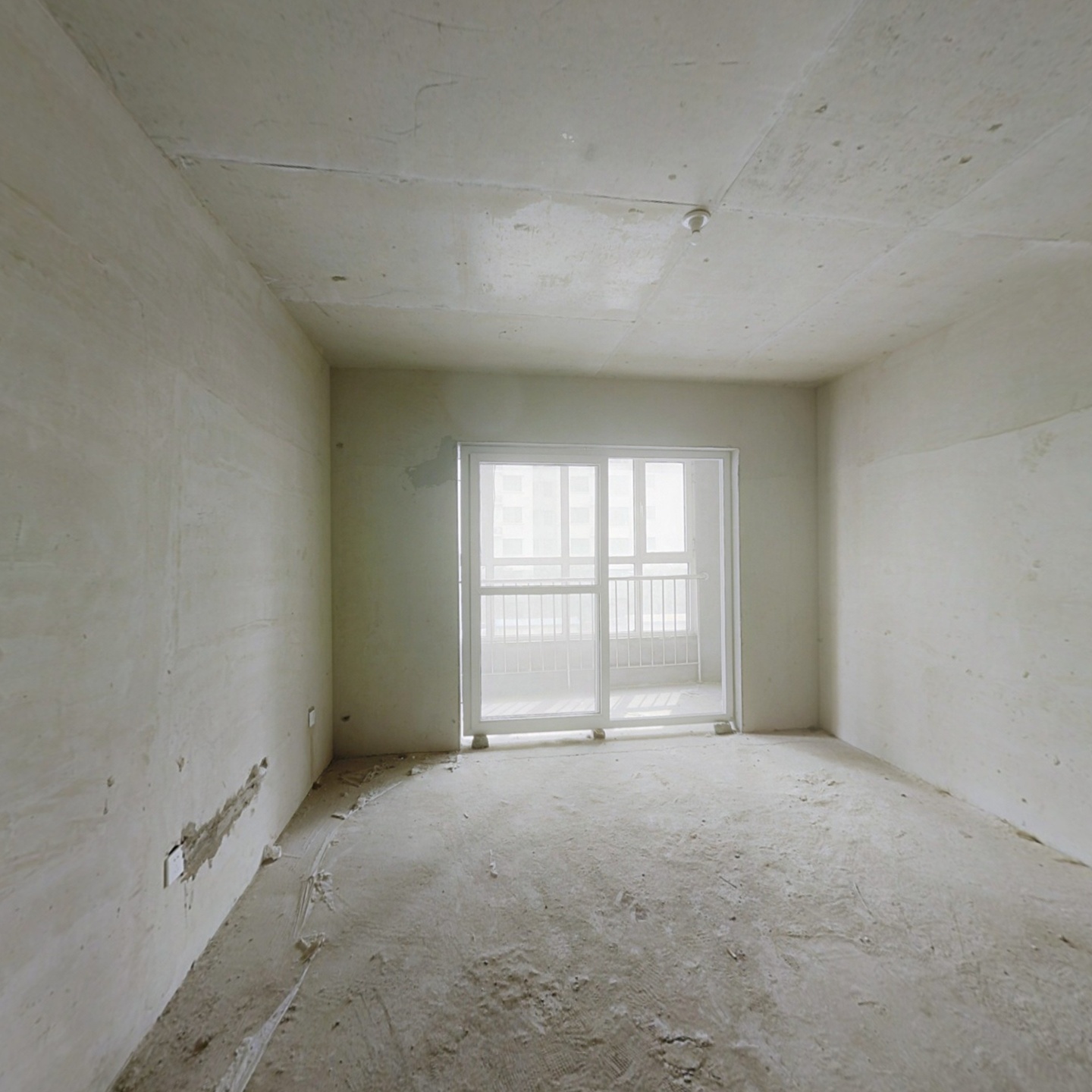 中医院旁 翡翠城 全南两居 毛坯 随意装修 房本满2