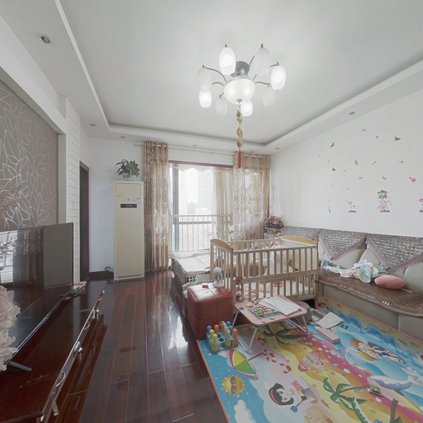 正荣湖景精装房，出入方便，在家看孩子上课的房子