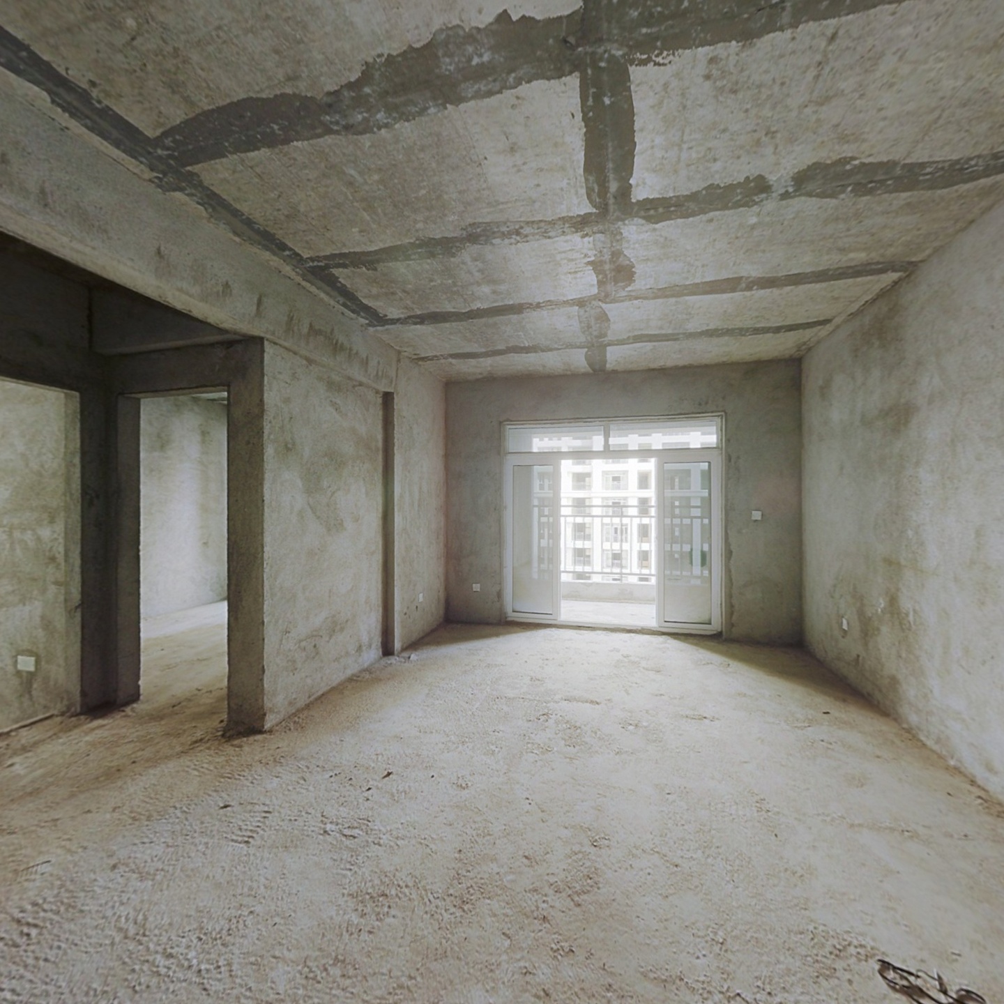 园辉新都 大两房 毛坯房 随意装修 双阳台