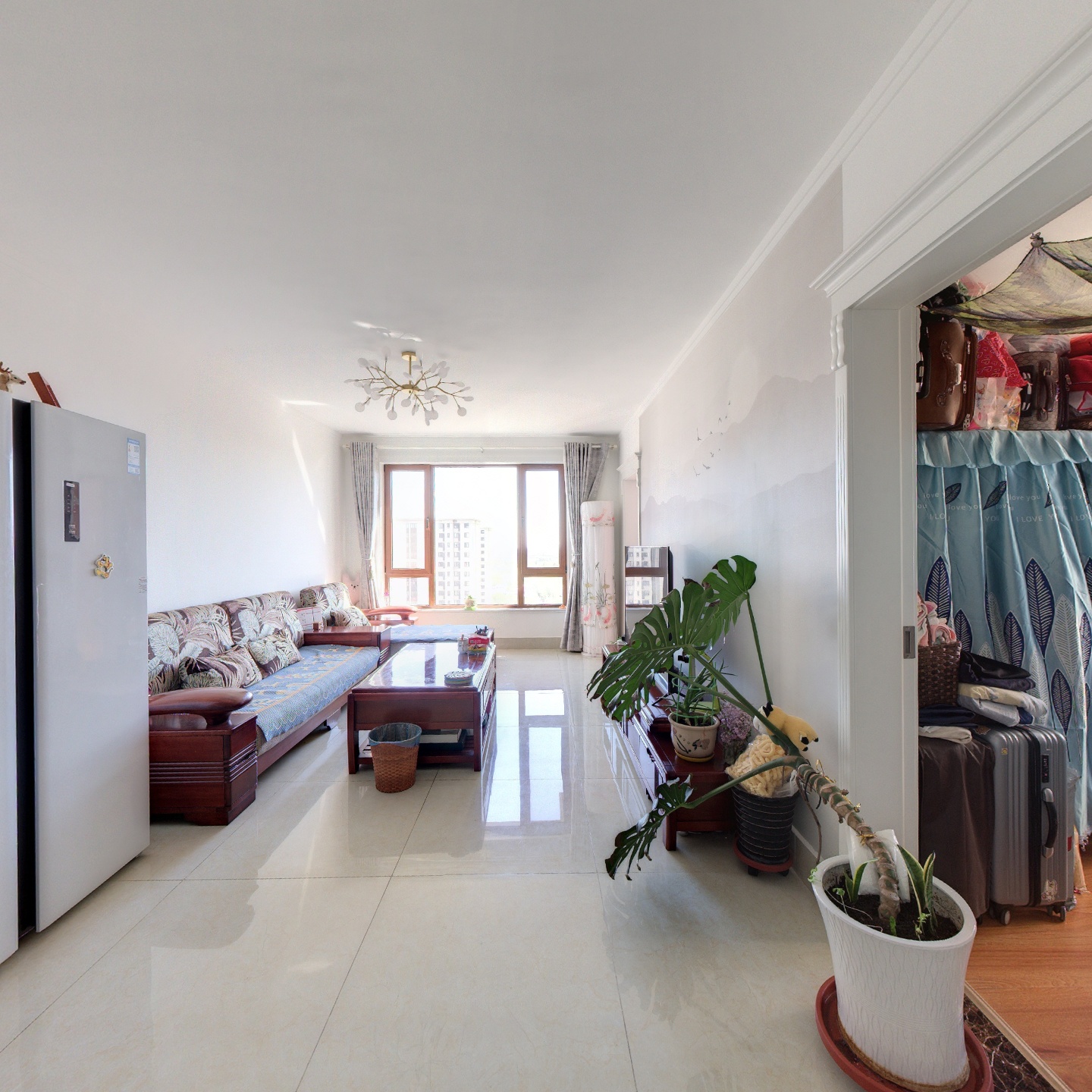 精装修，房本满二，税费低，高铁旁边。