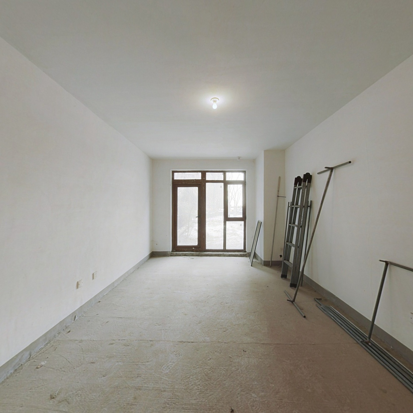 毛坯 三居 一层带大花园 急售