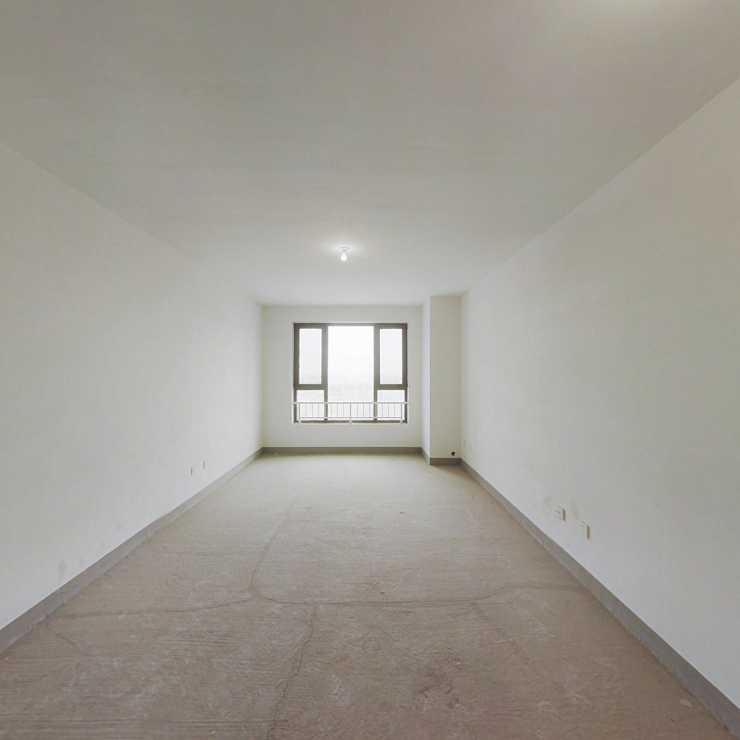 小区环境好，南北通透三居室，中间楼层！