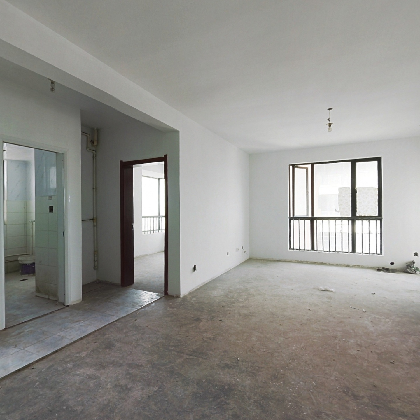 商品房纯毛坯三房,南北户型,中上楼层