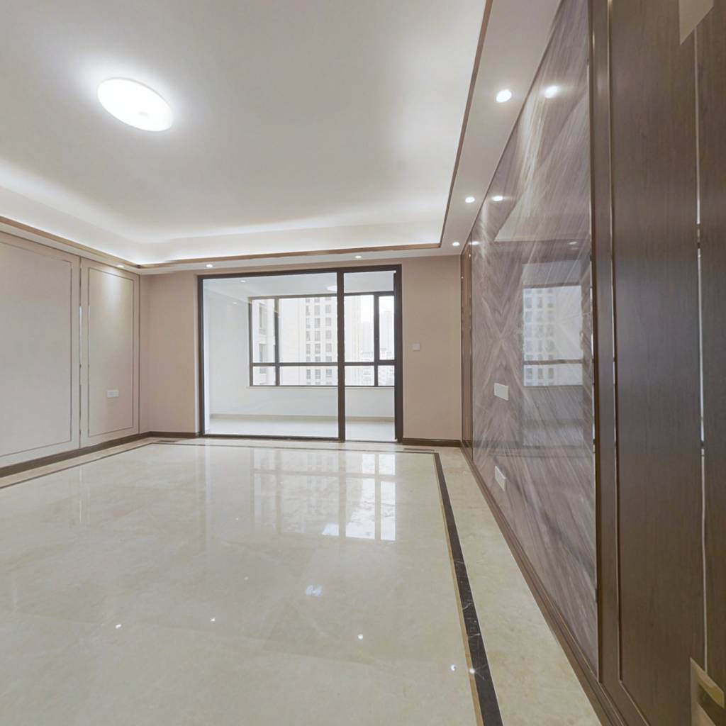 武汉CBD科技高档大平层，225平米，高档住宅