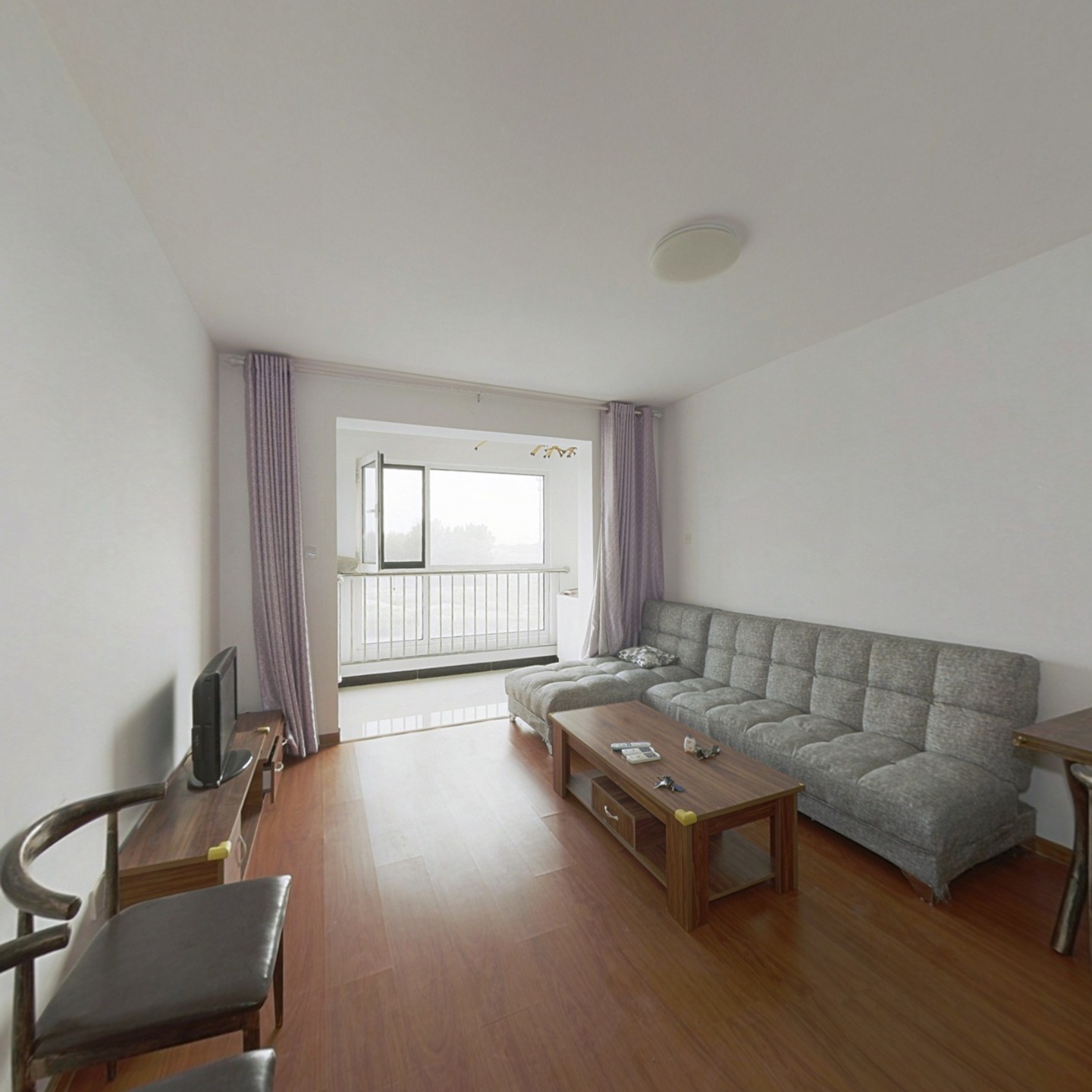 【天地新城】南北通透户型一梯两户 中间楼层，采光好