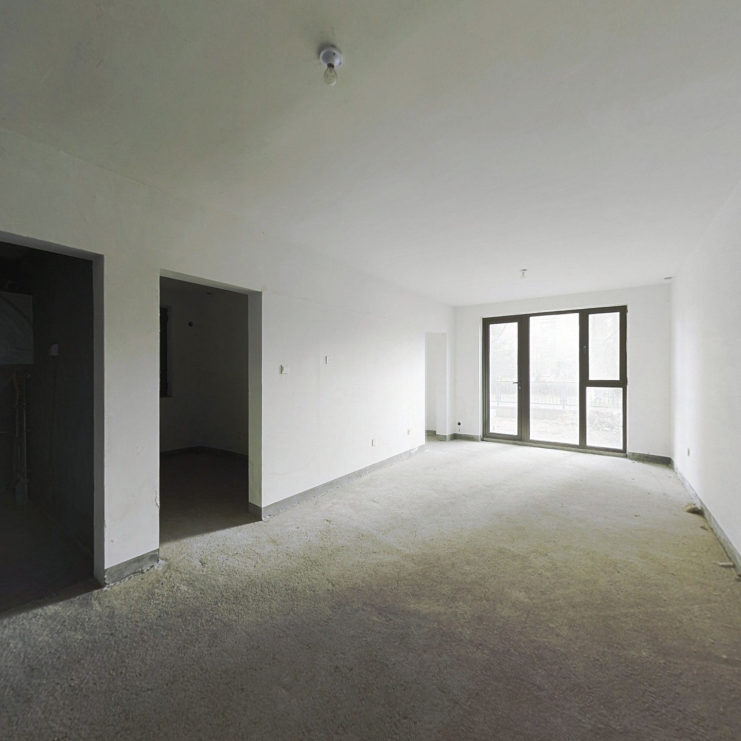 南向小三居，一层带花园，有钥匙，看房方便