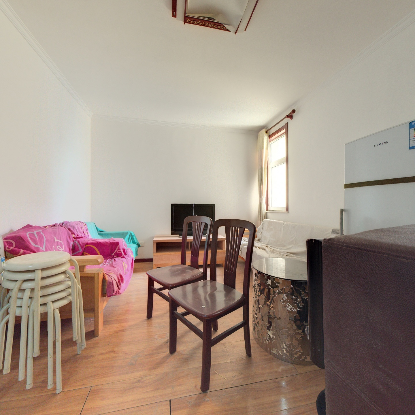 房本已满两年 三个卧室都朝阳 中间楼层 采光无遮挡