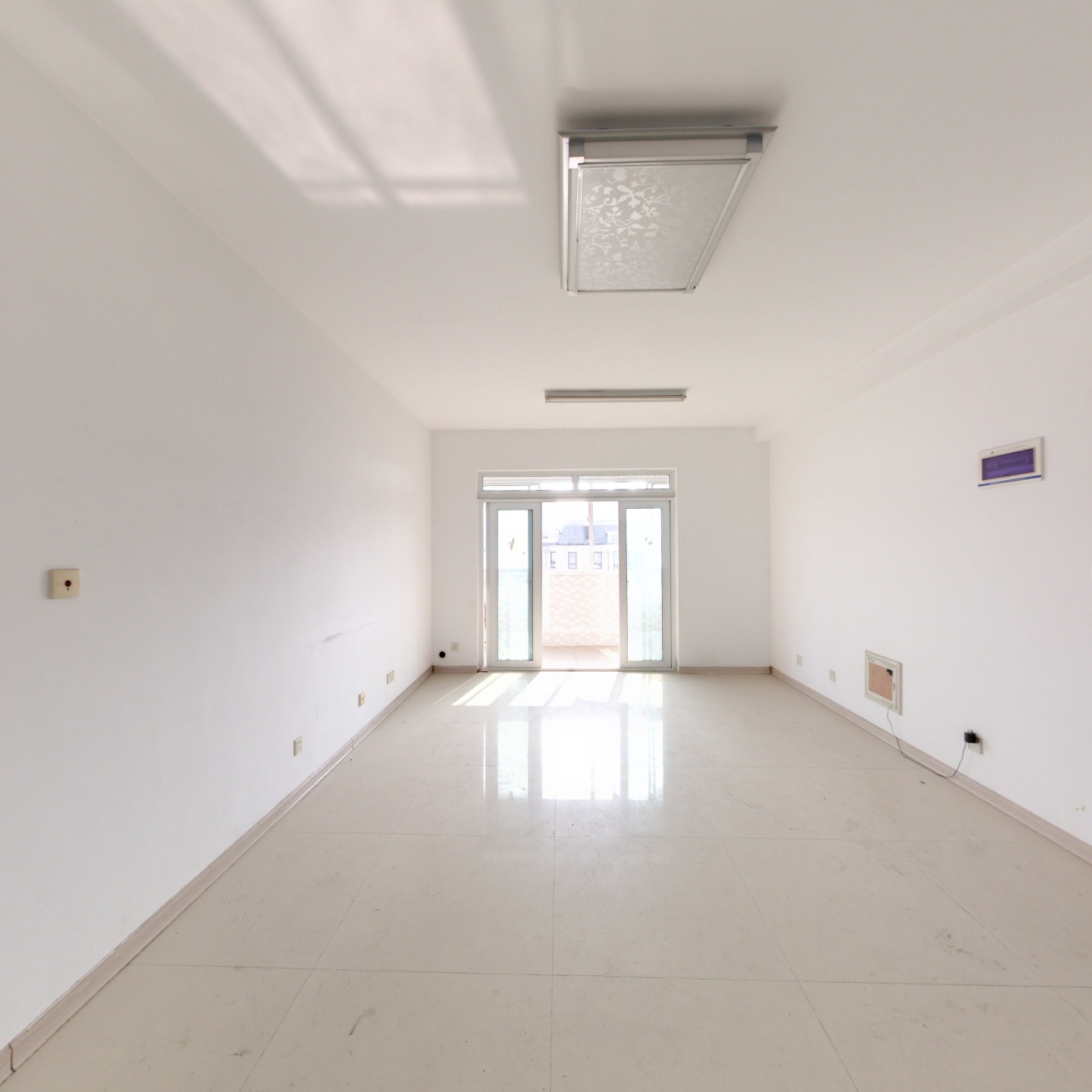 上海公寓精装修三房两卫，诚心出售，看房方便