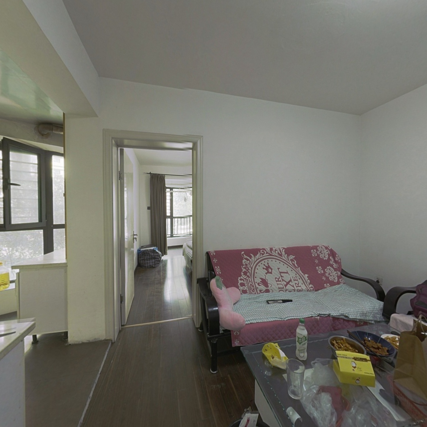 上海城1室1厅1厨1卫，精装修，电梯房，家具全新