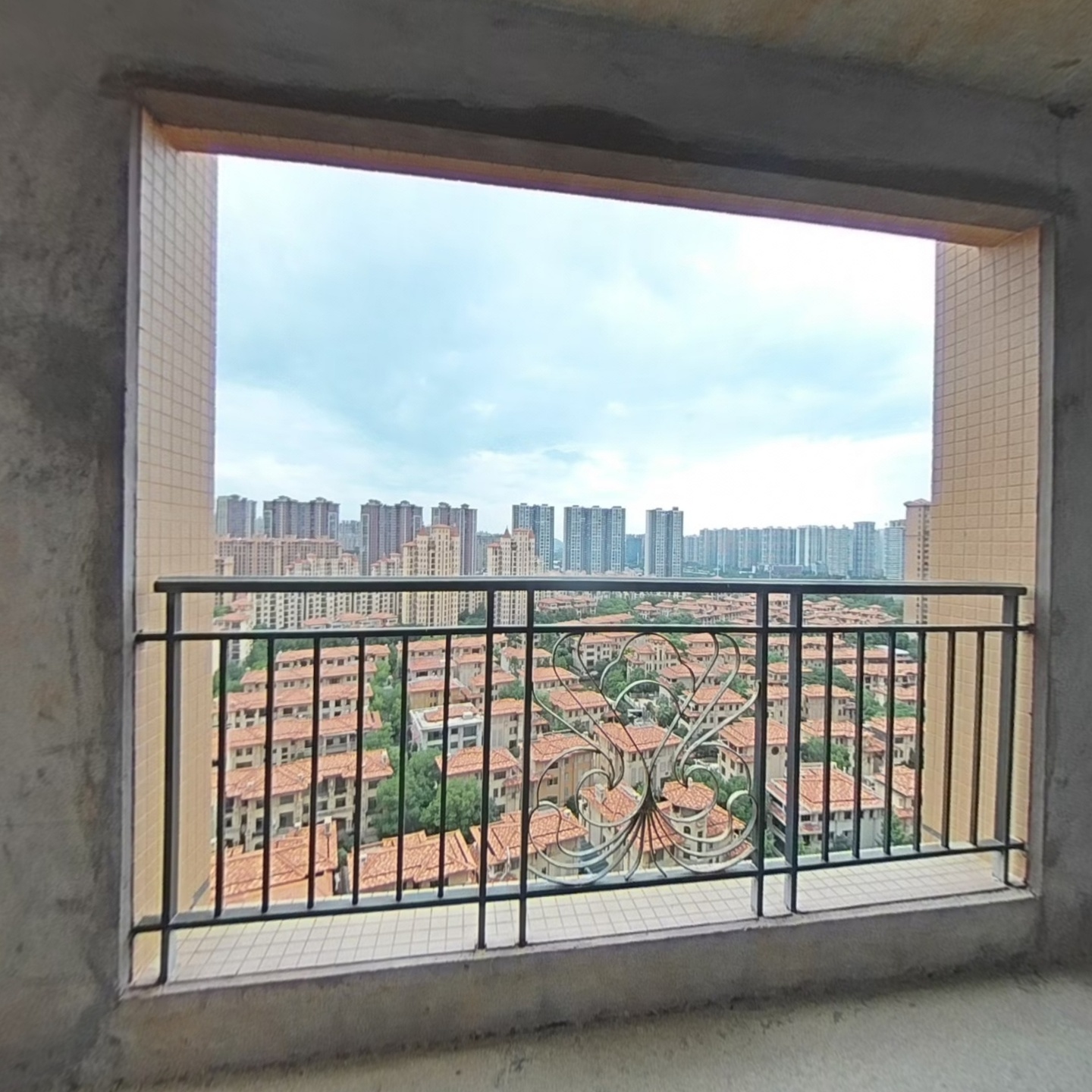 香江水岸新城电梯中层 ，全新毛坯，品质小区，