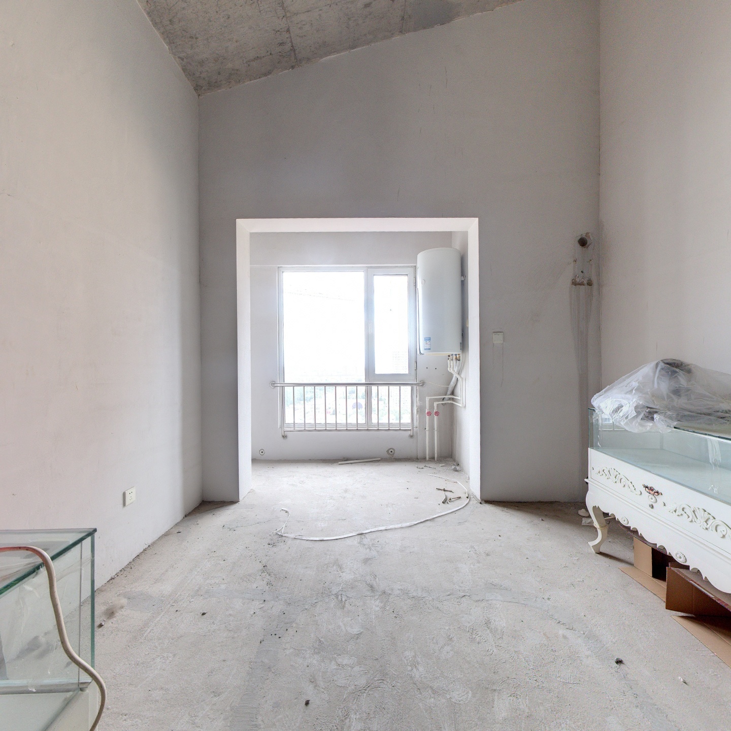 此房契税票满二，税费低，毛坯随意装