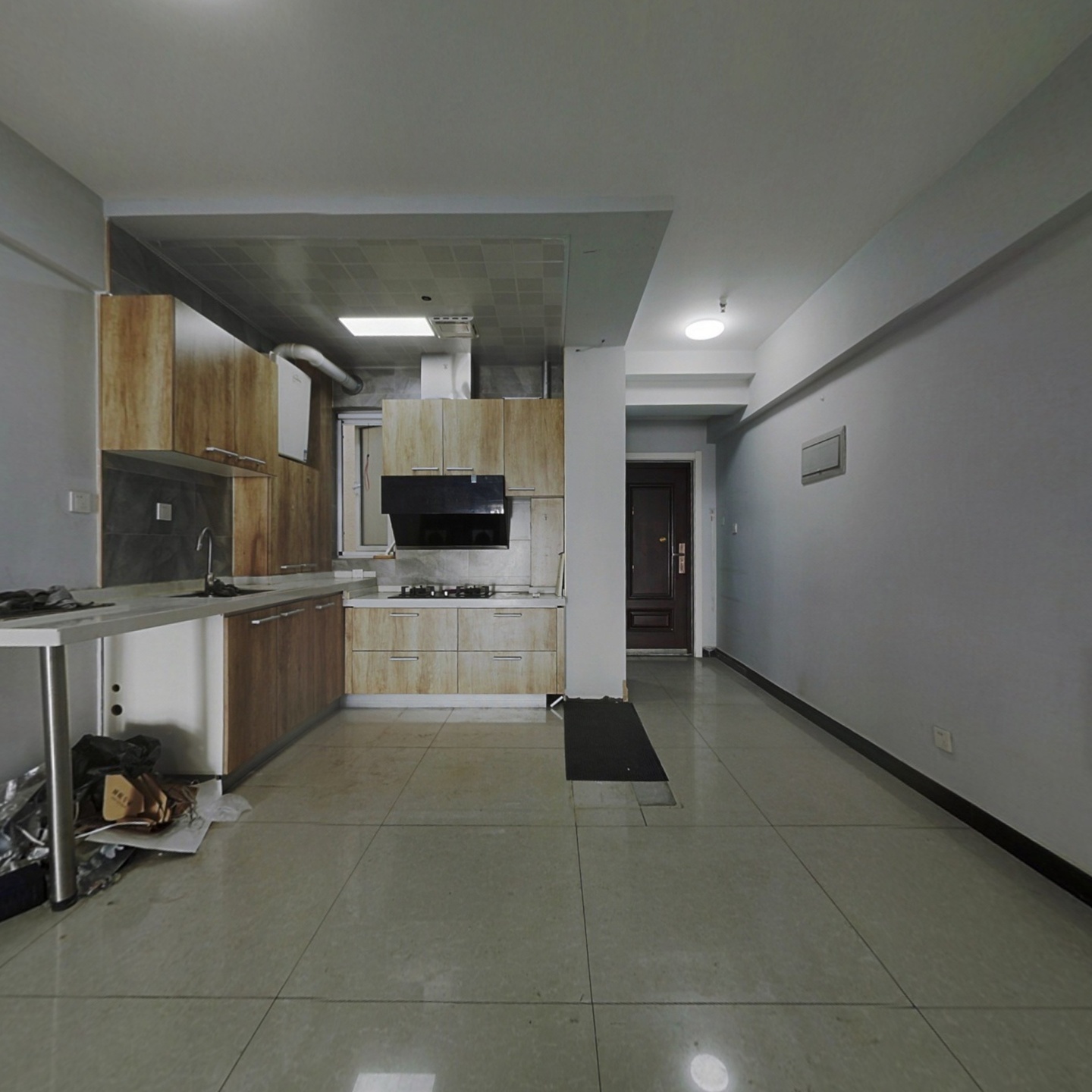 小区干净整洁，免费停车，距两大主路咫尺之遥