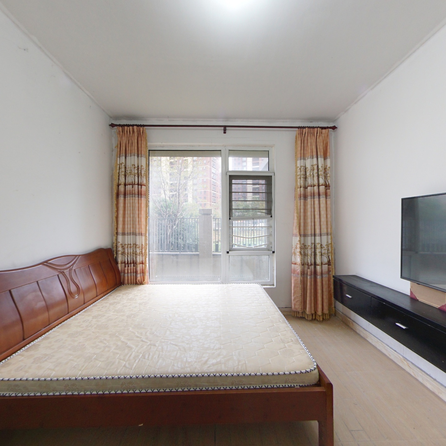 翁梅地铁口 朗诗未来街区 简装两房 房东置换诚心出售