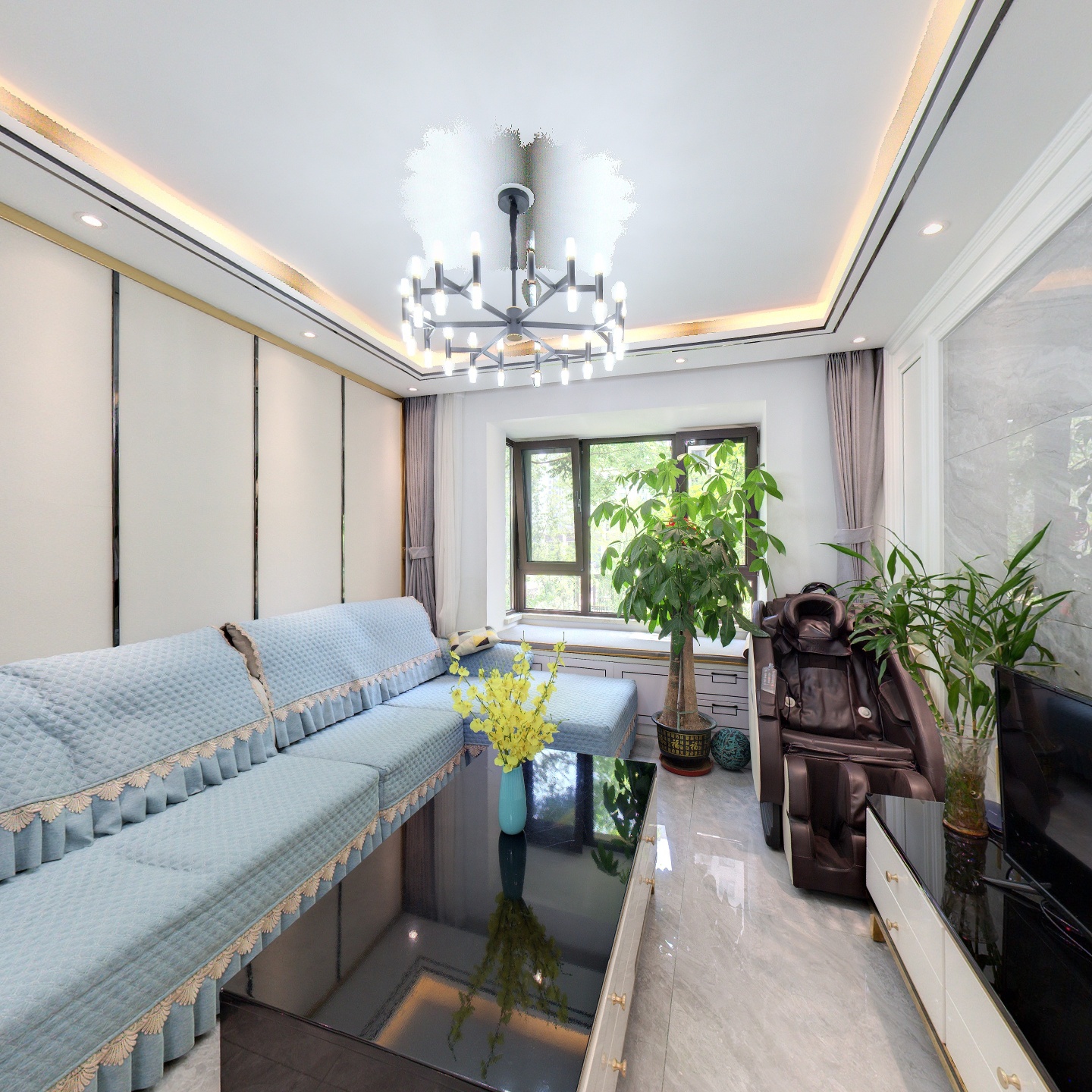 精装修全阳两居，品质小区，品牌家具家电。