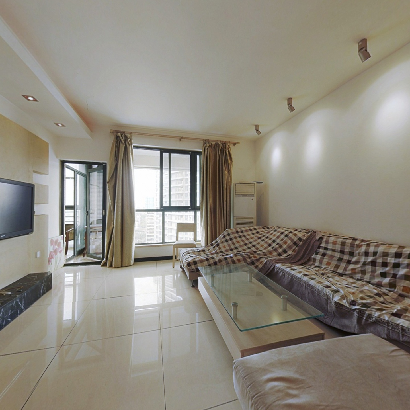 盛世草堂标准套三,户型方正,简装