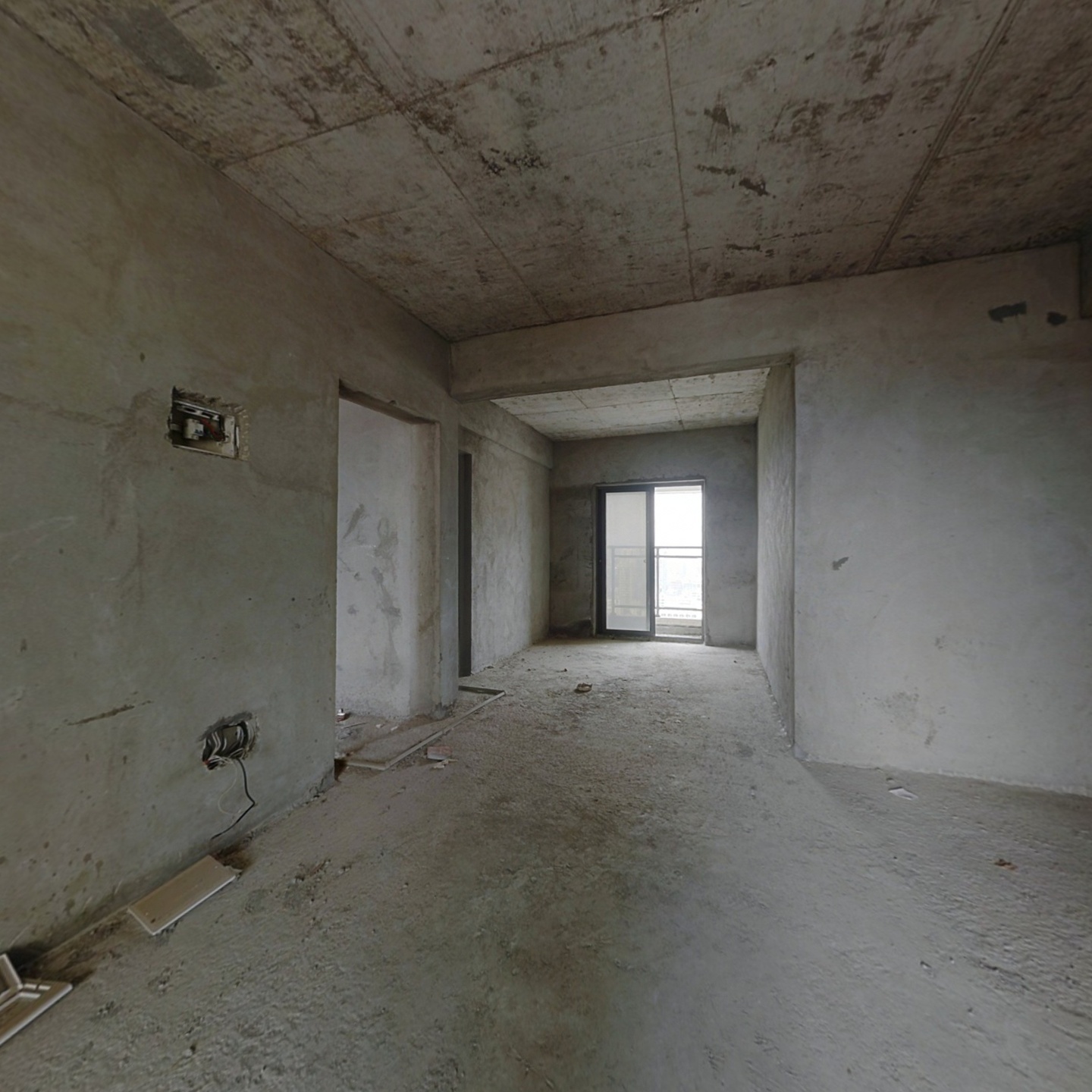 近南站,毛坯房满四年,天虹商场,生活便利.