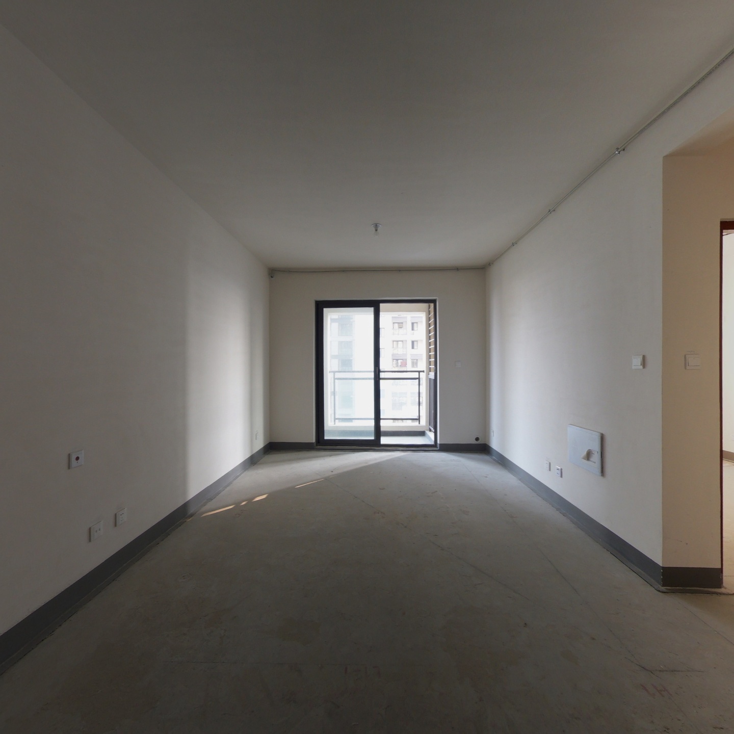 世茂石湖湾二期毛坯三房近万达石湖公园急卖