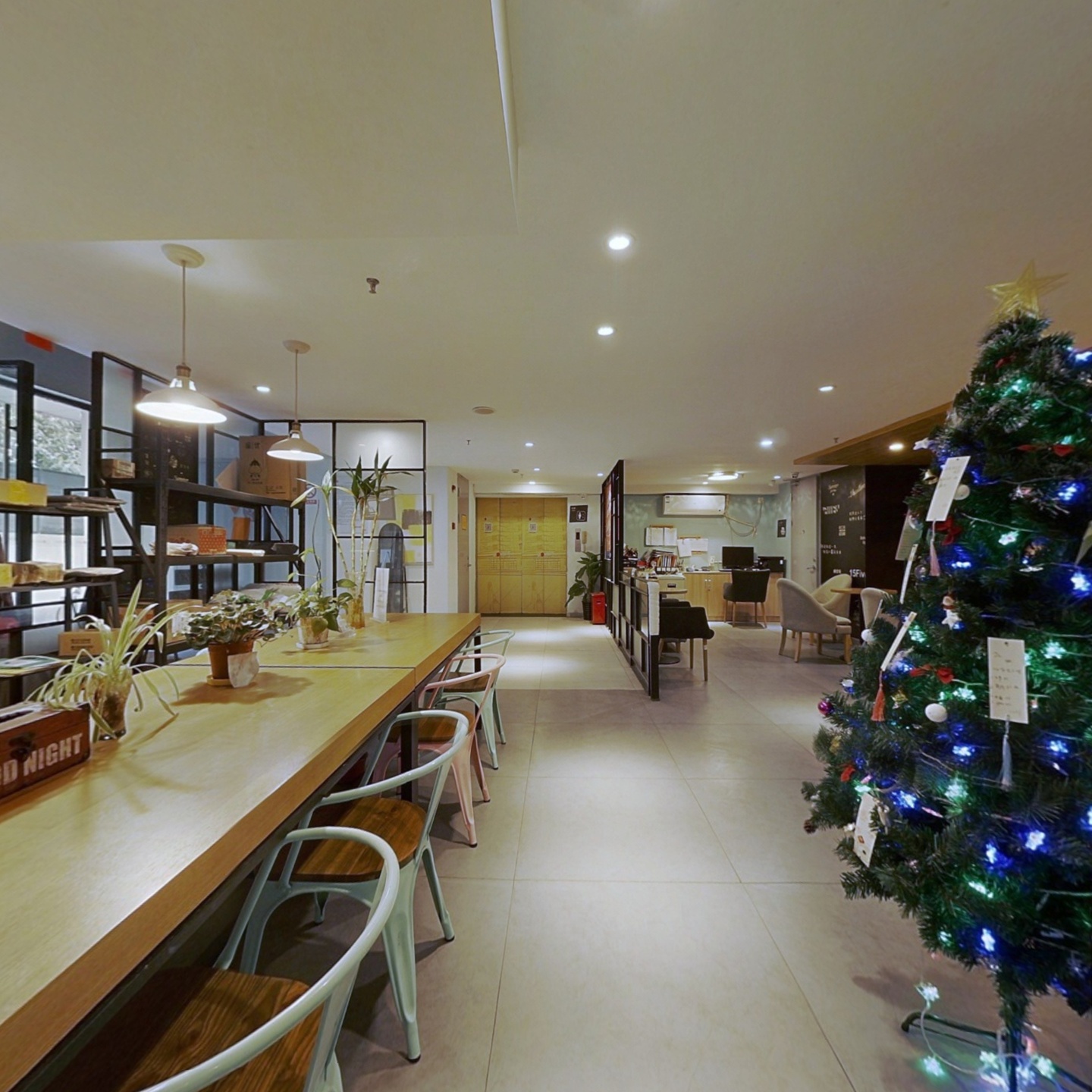 逗号公寓上海外高桥行南路店