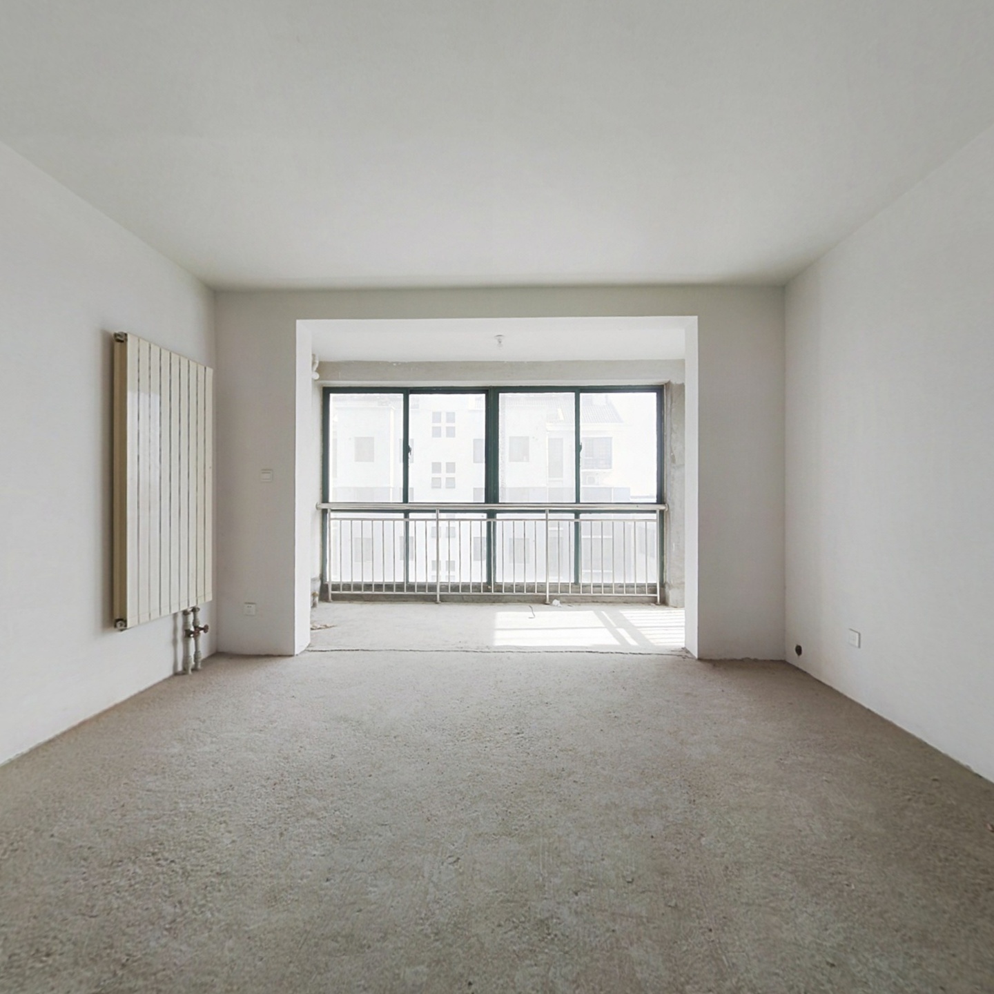 嘉和新城 三室两厅毛坯房 有车位配房 免大税