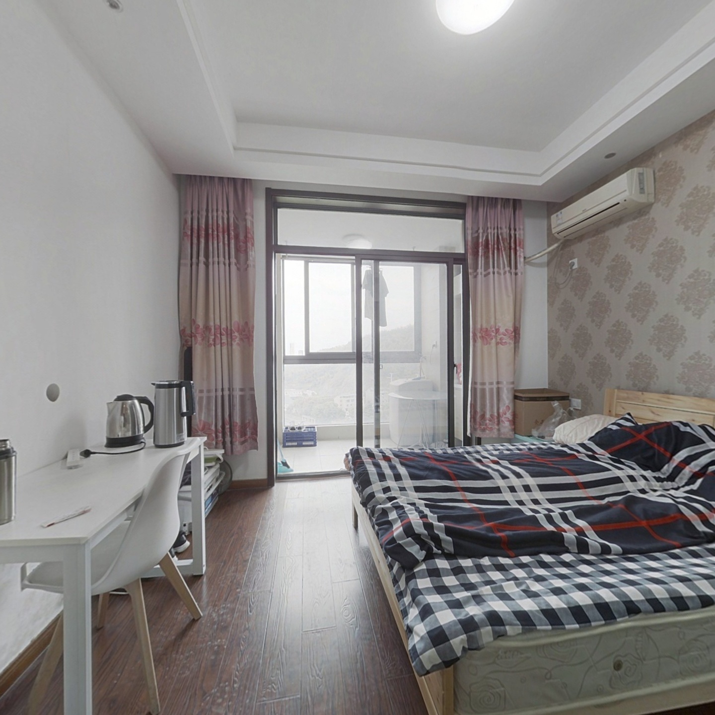 青山鹤岭 小户型公寓，70年产权，精装修 拎包入住。