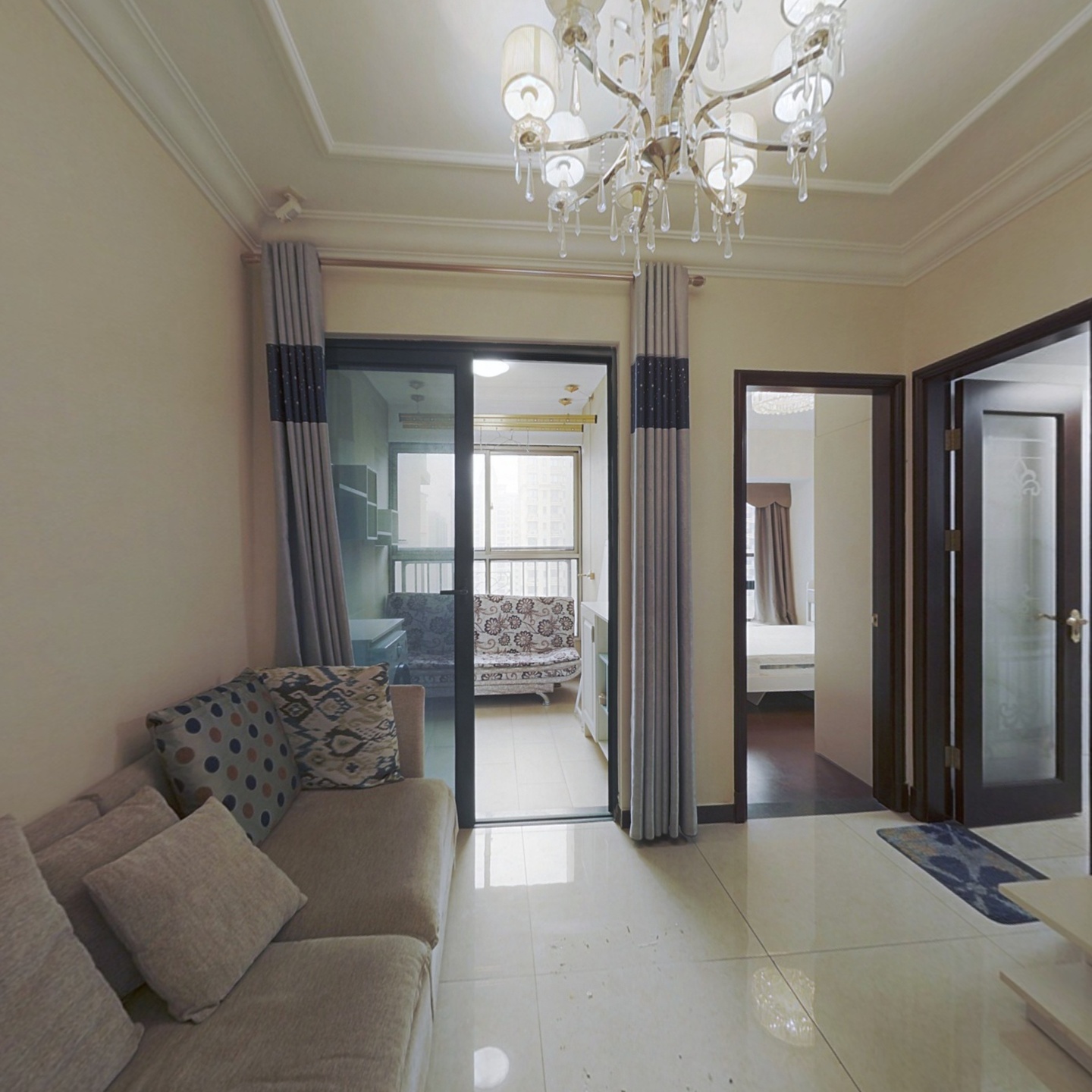 恒大御景湾 精品 一房一厅一卫