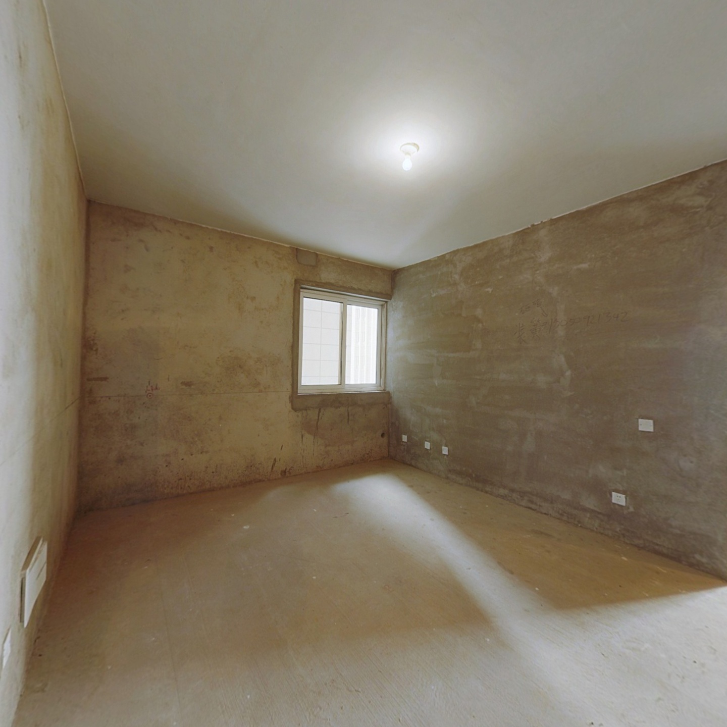 此房通透户型优质属于中层采光不受遮挡且总价在小区低